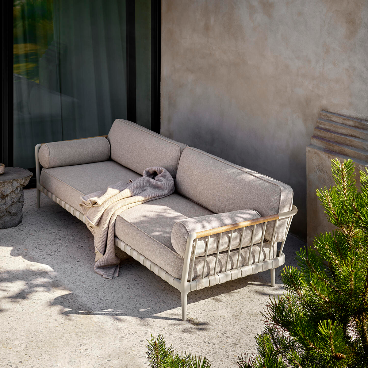 9147197 VIPP720 OPEN AIR HAVESOFA TIL 3 PERSONER DUNE SAND2
