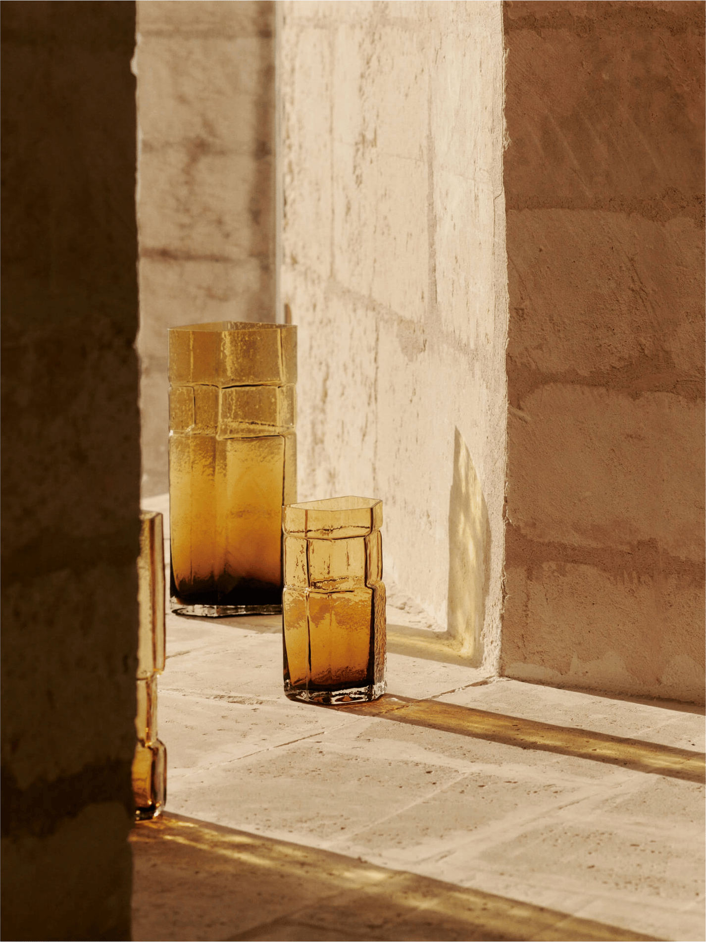 9147609 FERM LIVING MURO VASE 23 AMBER 4
