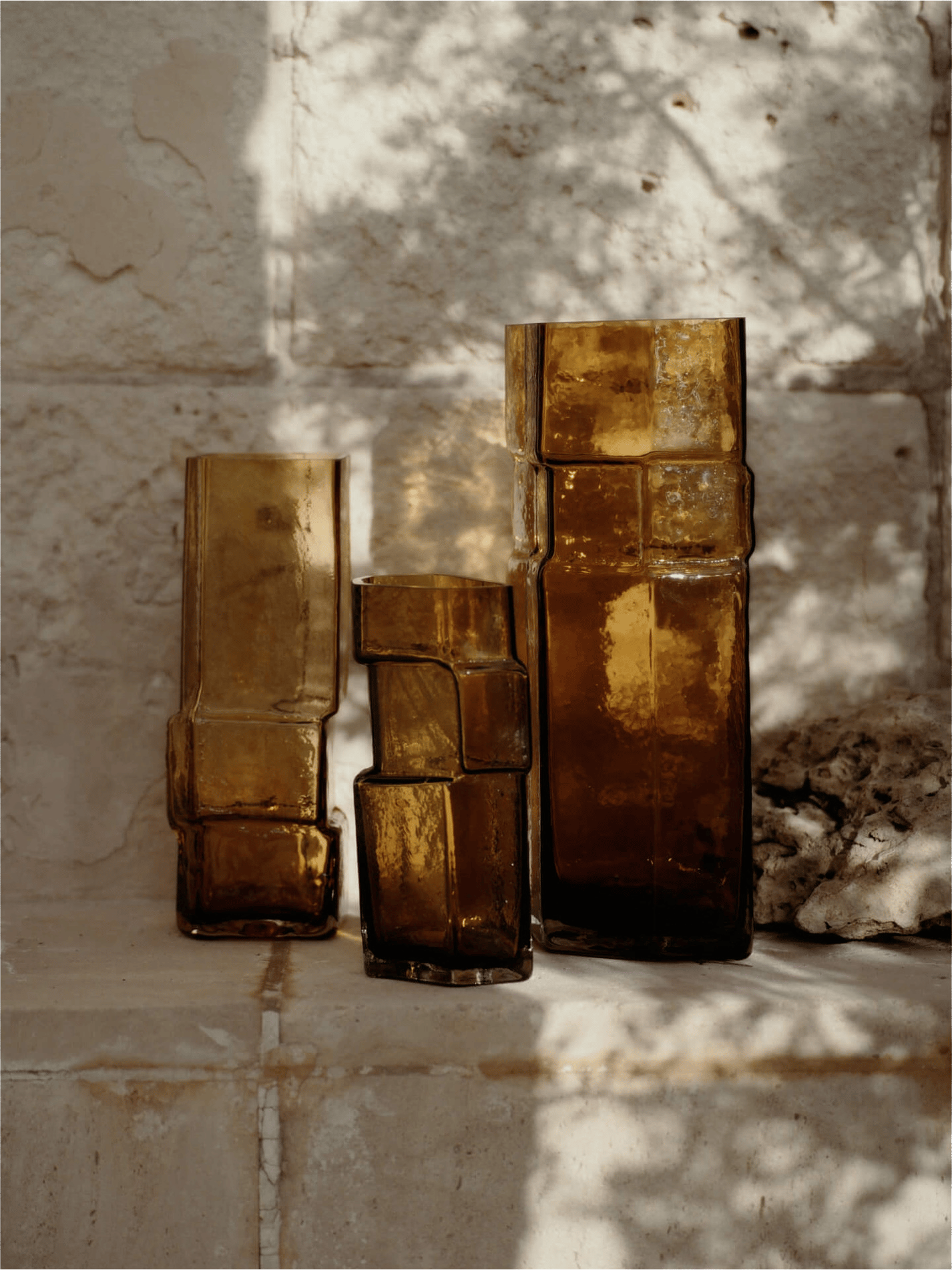 9147609 FERM LIVING MURO VASE 23 AMBER 2
