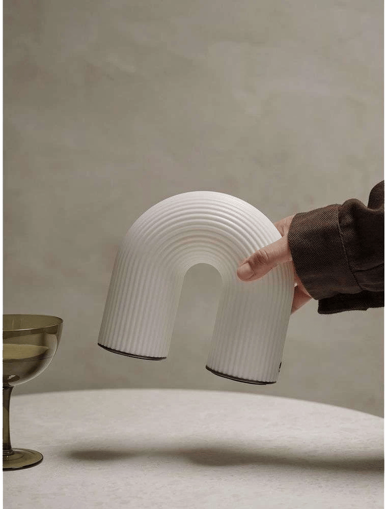 9147599 FERM LIVING VUELTA LAMPE TRANSPORTABEL HVID 6
