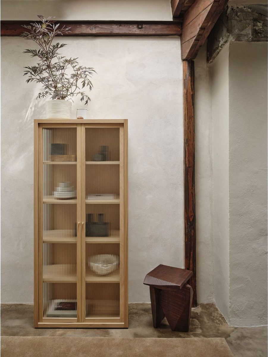 9147597 FERM LIVING REED VITRINE EG 70X155X38,5CM 5