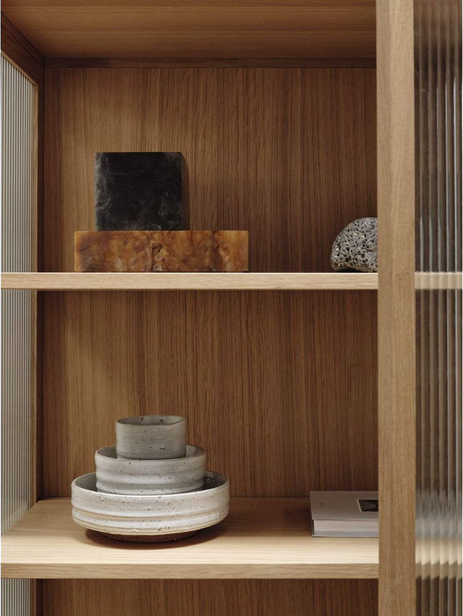 9147597 FERM LIVING REED VITRINE EG 70X155X38,5CM 6