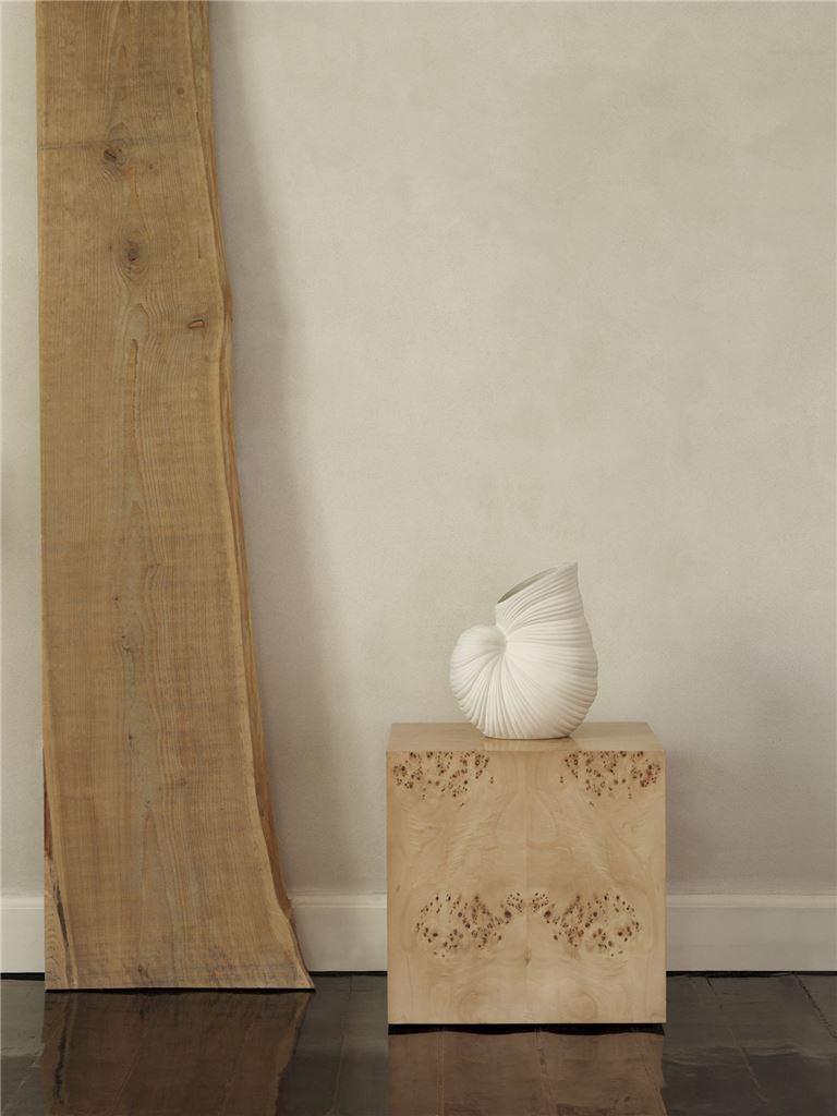 9147596 FERM LIVING SHELL VASE OFF WHITE 2