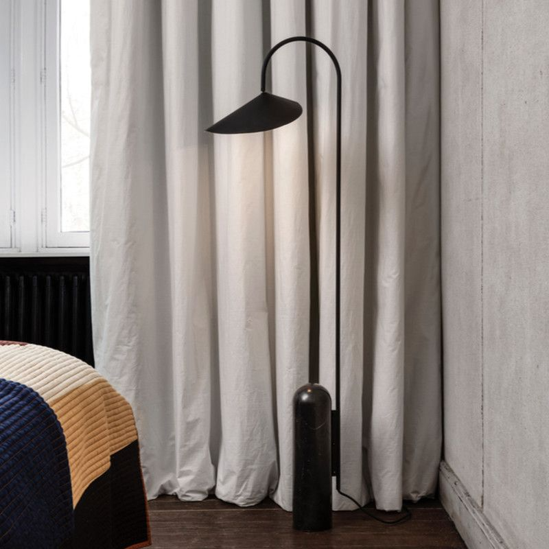 9147561 FERM LIVING ARUM GULVLAMPE SORT E14 2