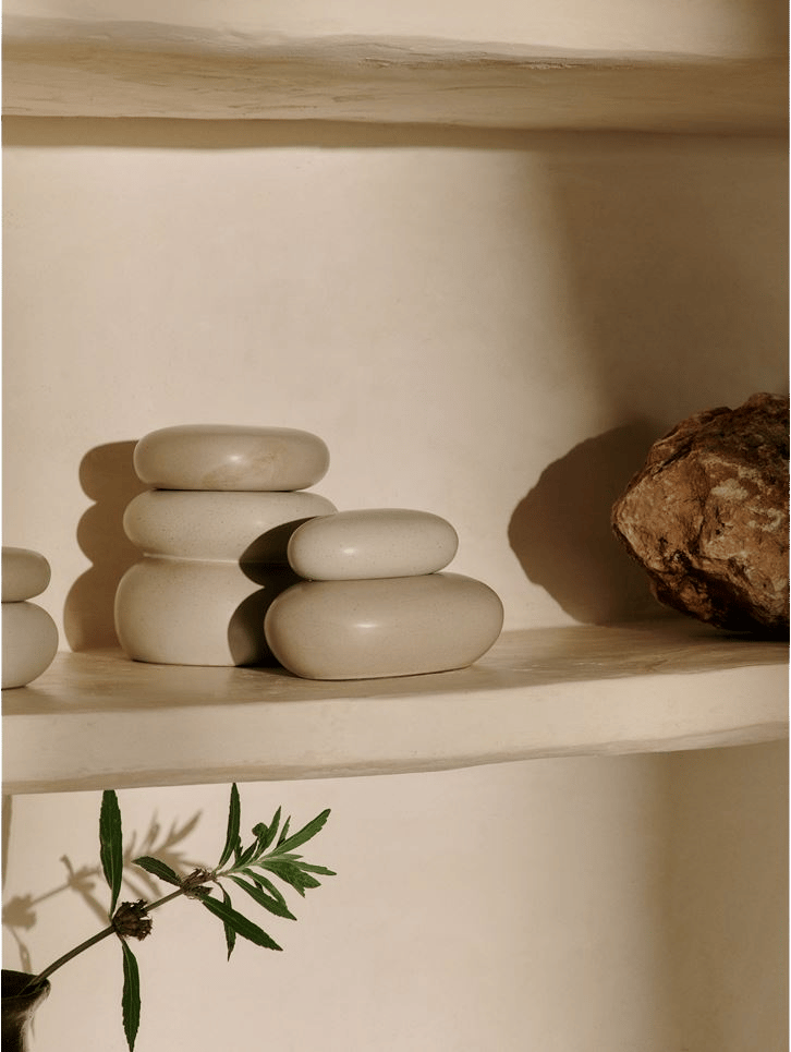 9147606 FERM LIVING PEBBLE BOKS LILLE SAND CREAM 3