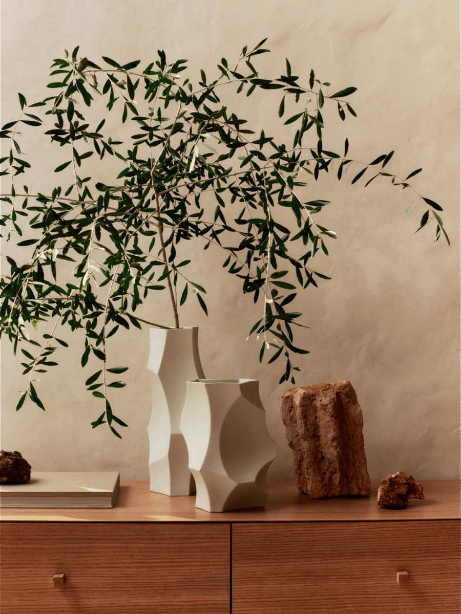 9147612 FERM LIVING CUEVA VASE 26 OFF WHITE 2