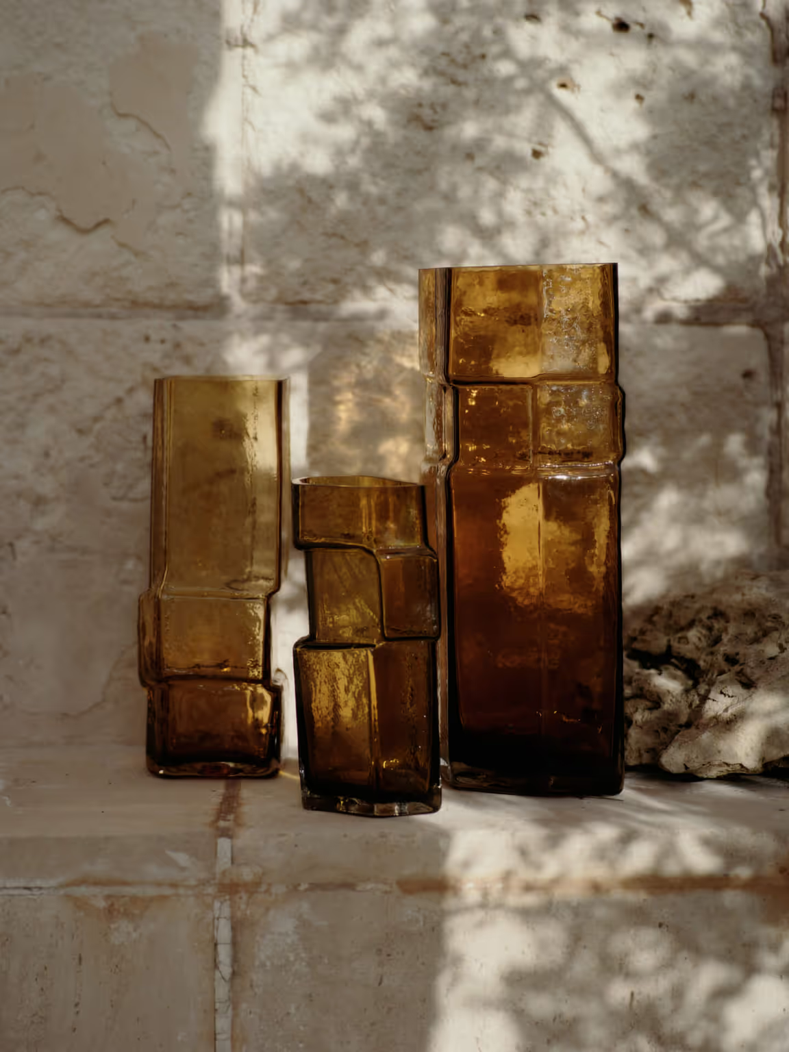 9147610 FERM LIVING MURO VASE 30 AMBER 4