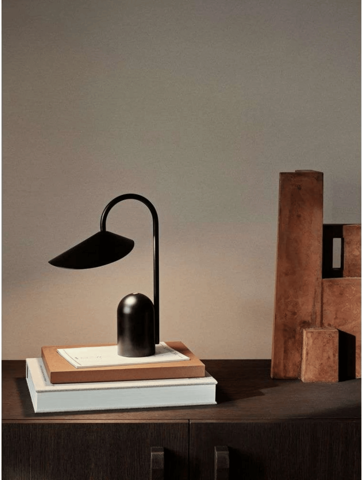 9147592 FERM LIVING ARUM LAMPE TRANSPORTABEL SORT 2