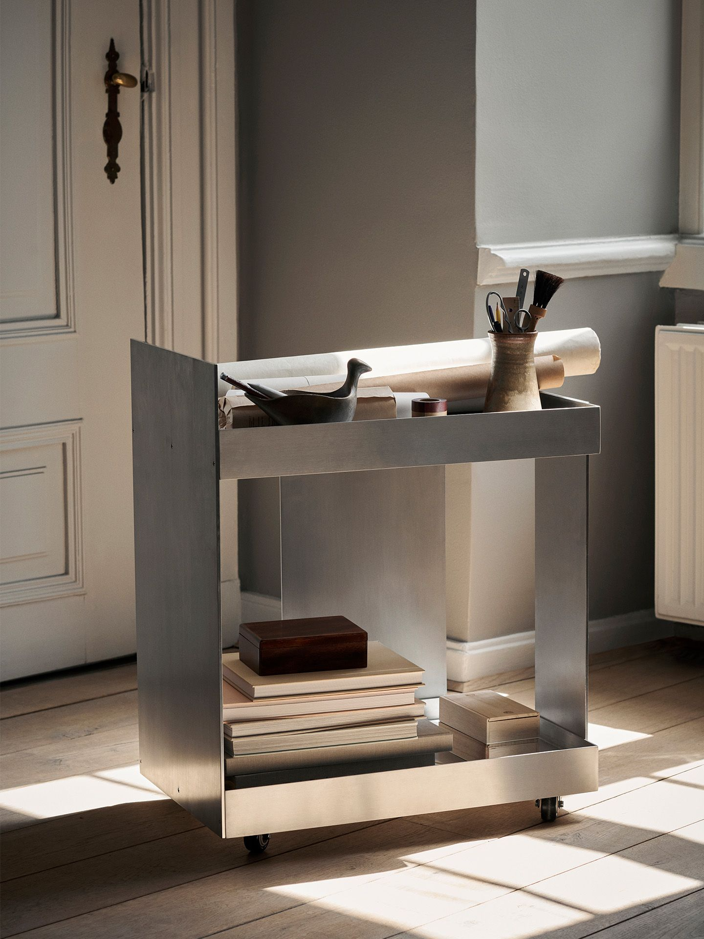9147584 FERM LIVING LAGER RULLEBORD ALUMINIUM 60X70,5X38CM 2