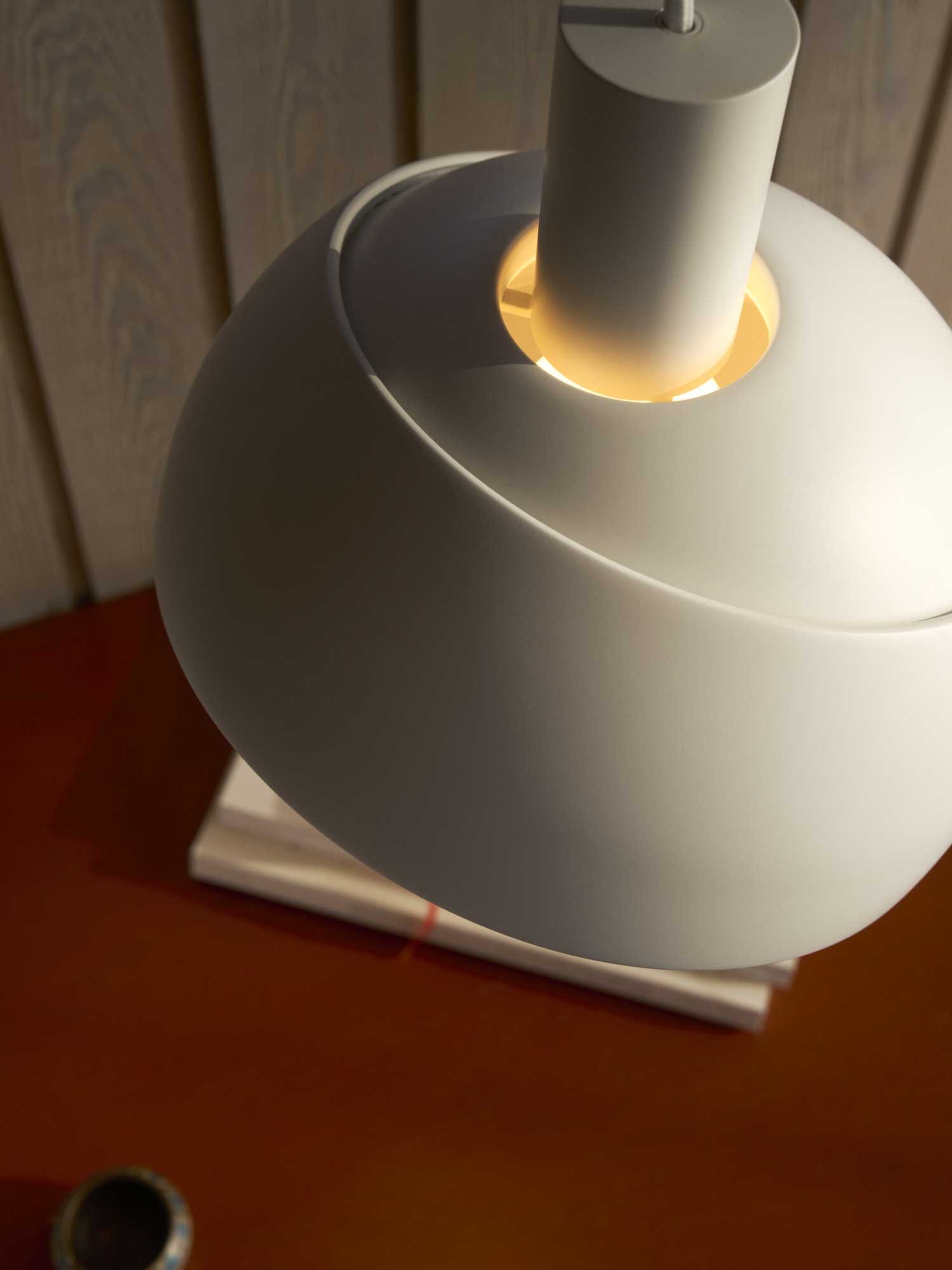 9147708 FJ ELEMENTS BORDLAMPE HVID Ø175MM 5