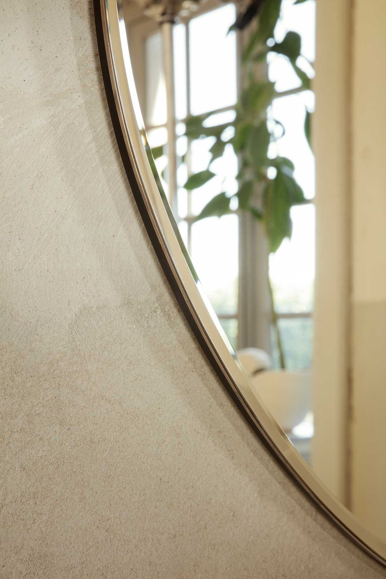9147577 FERM LIVING POND SPEJL EKSTRA STOR MØRK KROM 94X87M 2