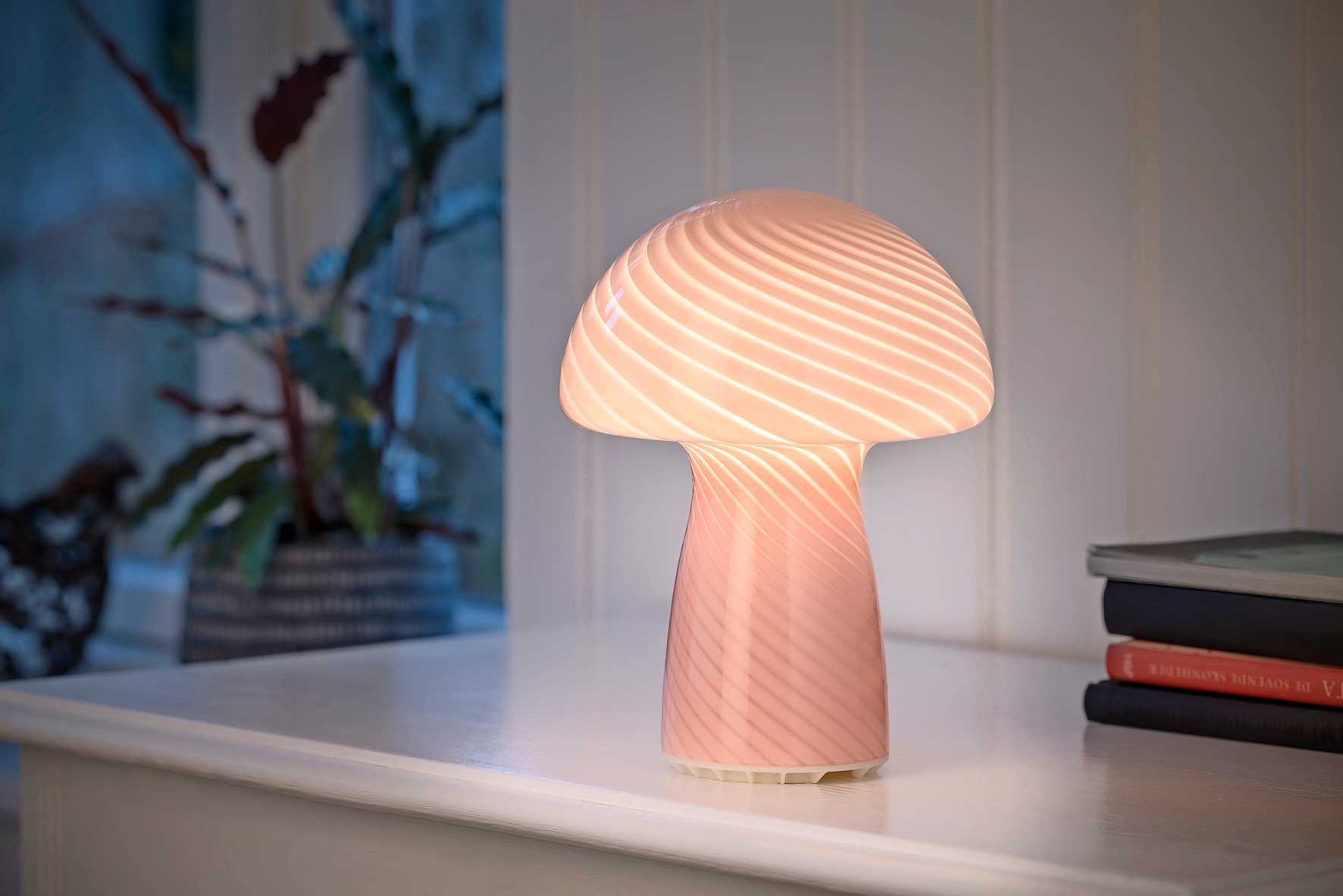 2502304 VELI LINE STRIPE MUSHROOM SOFT ROSA LAMPE MED RILLER 16X22CM 2