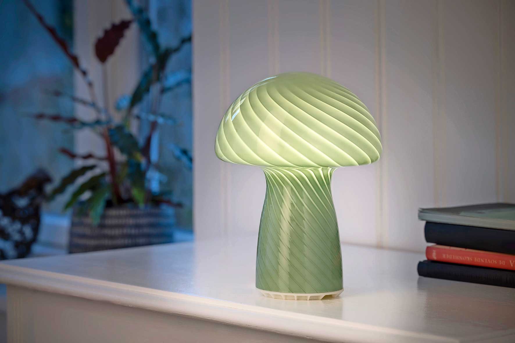 2502303 VELI LINE STRIPE MUSHROOM OLIVENGRØN LAMPE MED RILLER 16X22CM 2