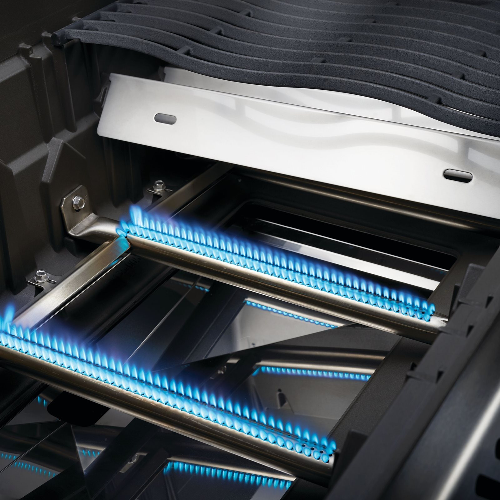2443056 NAPOLEON ROGUE PRO 425 GASGRILL SORT 1