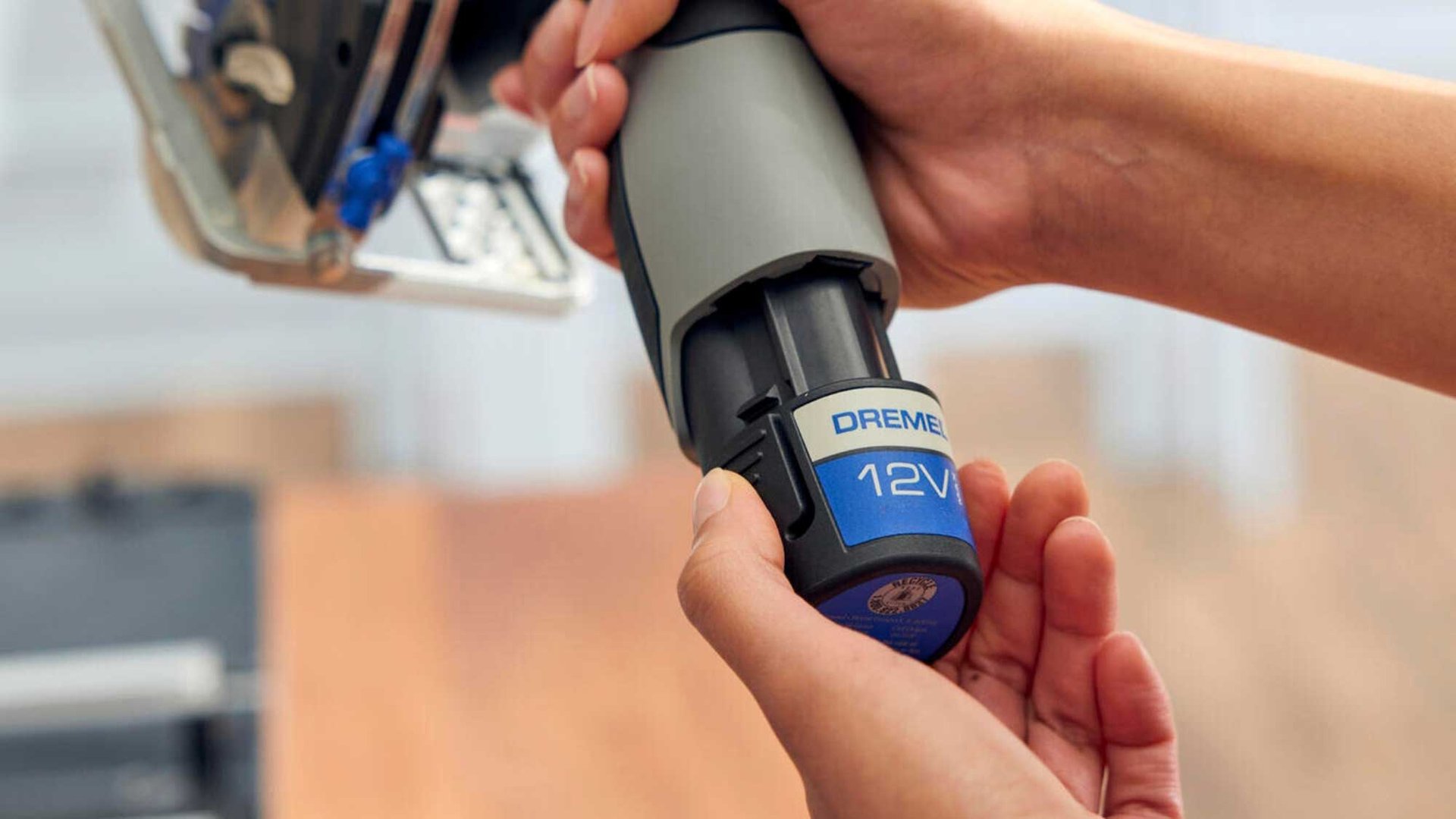 7444353 DREMEL 12V 2AH SAVSTATION INKL RUNDSAV CS12V S1C 4
