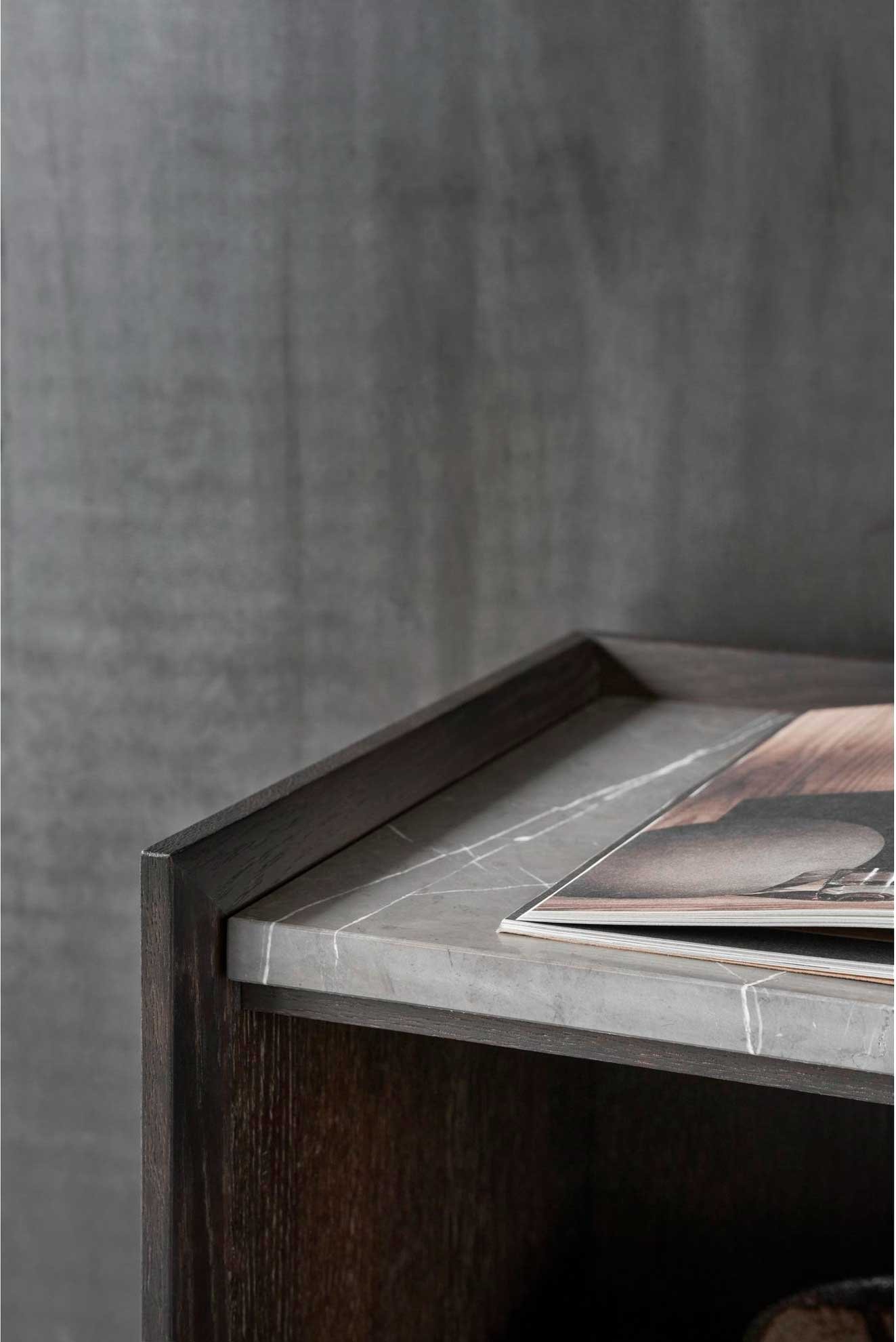 9148228 VIPP 675 HERO 5 KABINET MØRK EG MARMOR 2
