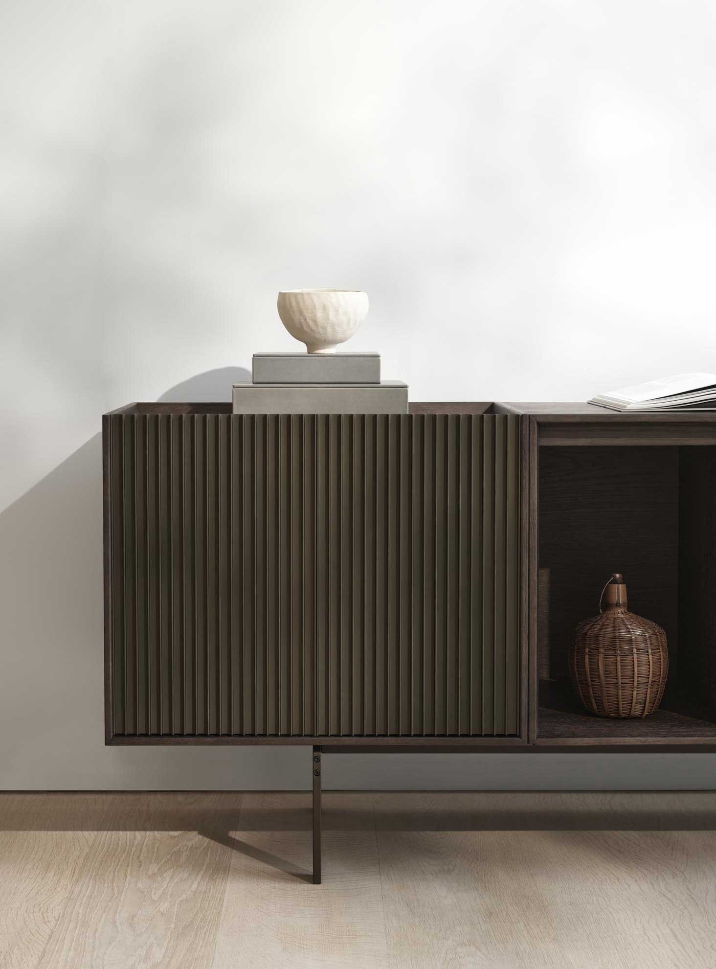 9148222 VIPP 675 HERO 1 KABINET MØRK EG MARMOR 6