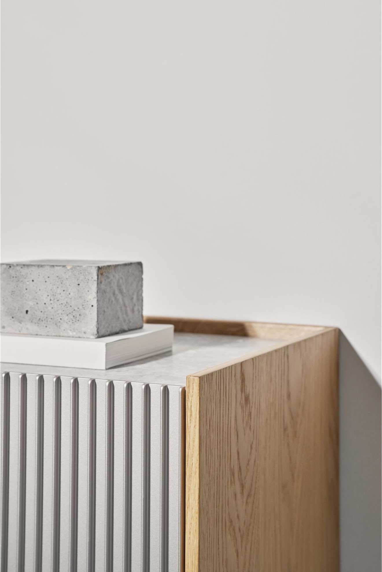 9148221 VIPP 675 HERO 1 KABINET LYS EG MARMOR 2