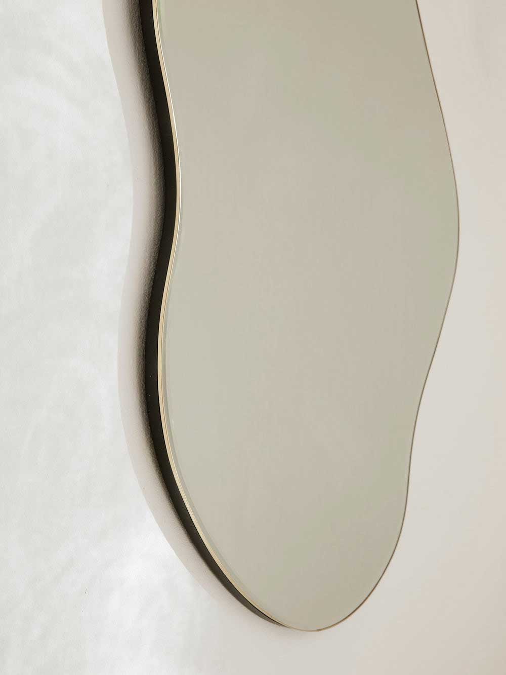 9147566 FERM LIVING POND SPEJL STOR MESSING 3