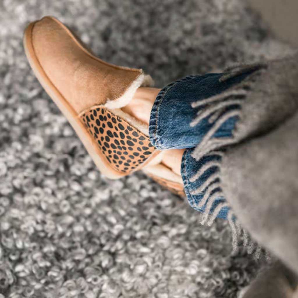 9149035 SHEPHERD ANNIE SLIPPERS FÅRESKIND LEOPARD KASTANJE 5