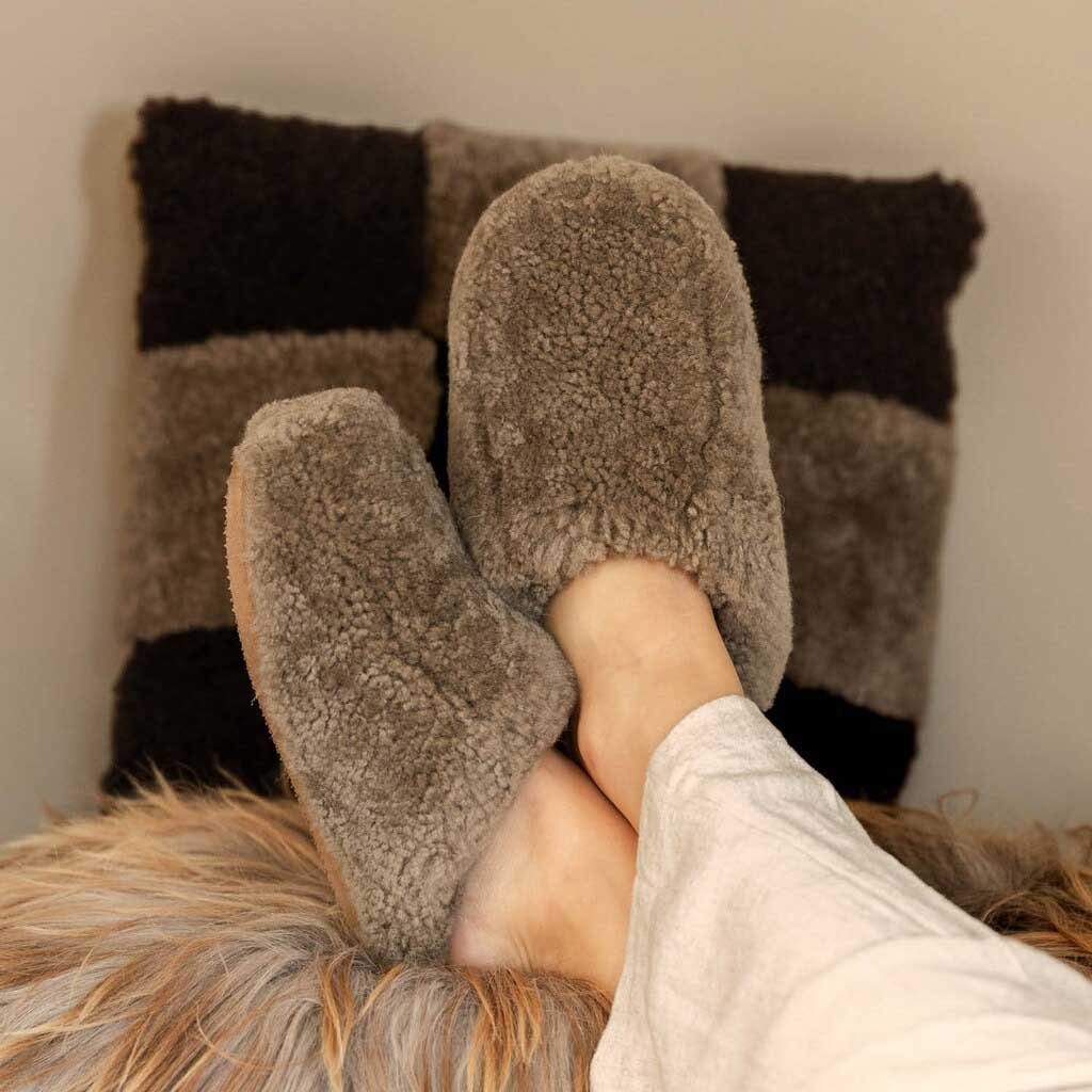 9148998 SHEPHERD JENNY SLIPPERS FÅRESKIND STONE 5