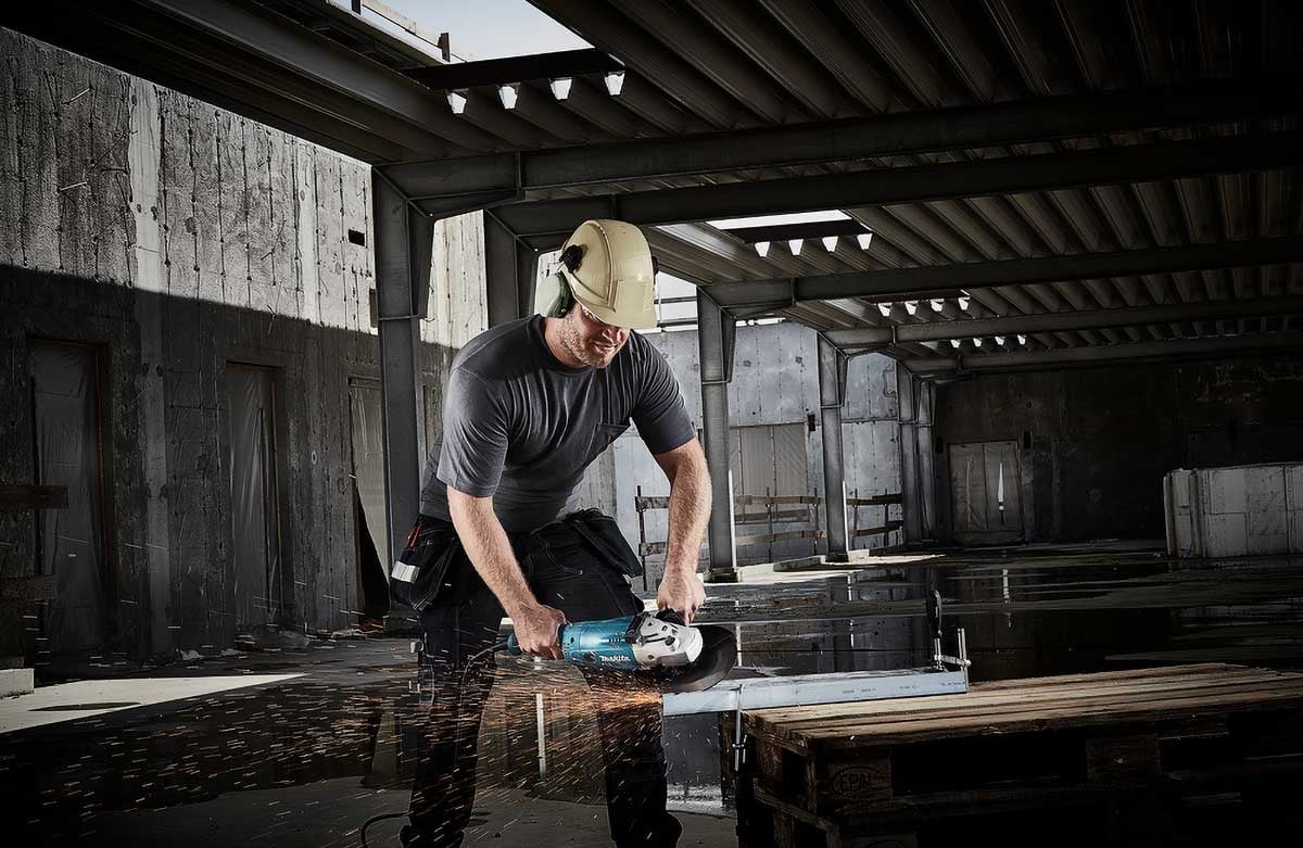 1387541 MAKITA VINKELSLIBER 2200W 2