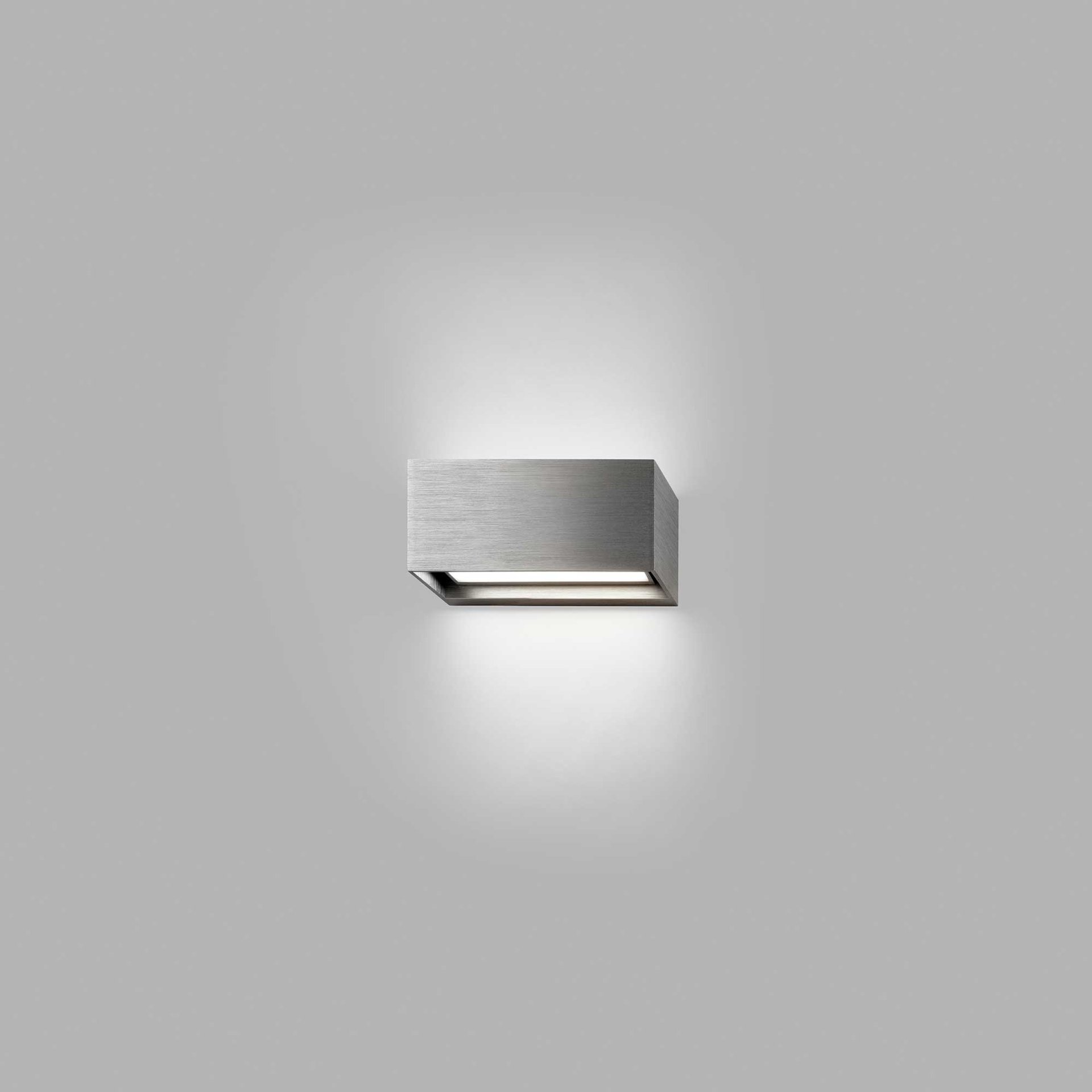 9149434 LINEA W1 VÆGLAMPE 150 TITANIUM 3