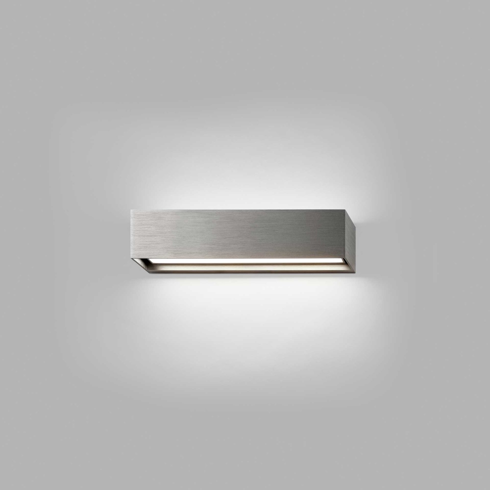 9149439 LINEA W1 VÆGLAMPE 300 TITANIUM 3