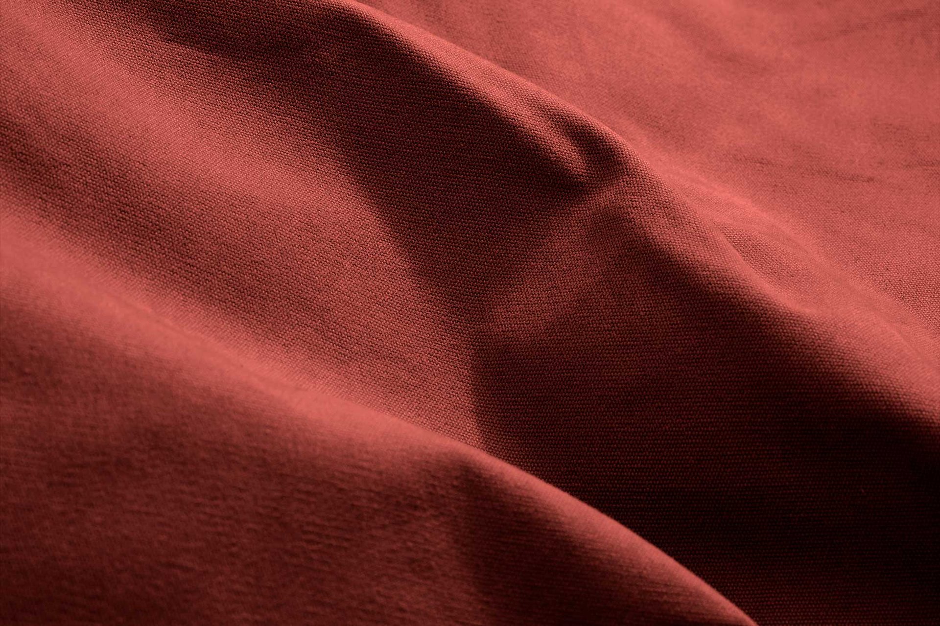 9149161 Fatboy The Original Canvas Recycled Merlot Red Closeup 01 107237