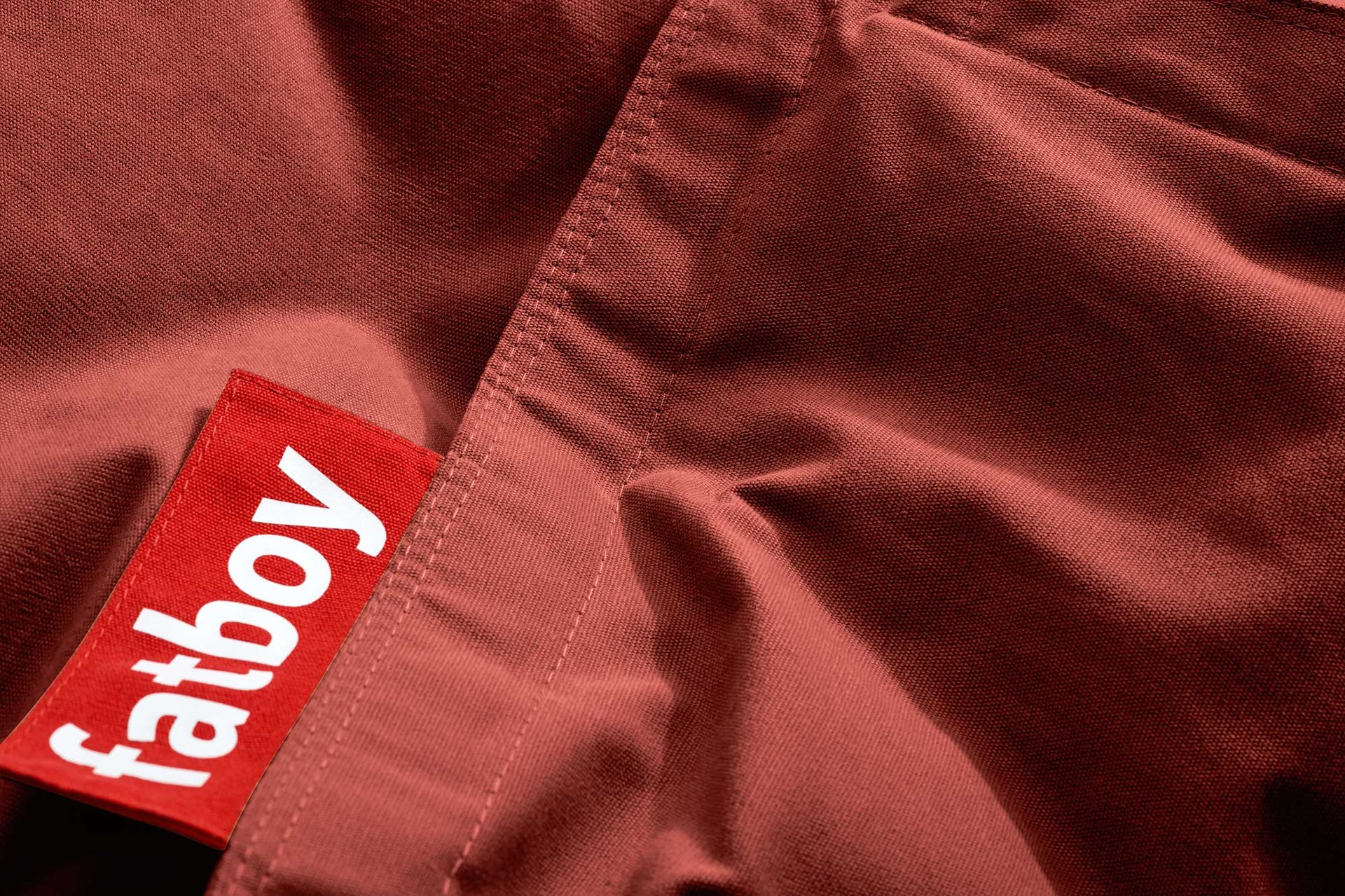 9149161 Fatboy The Original Canvas Recycled Merlot Red Closeup 02 107237