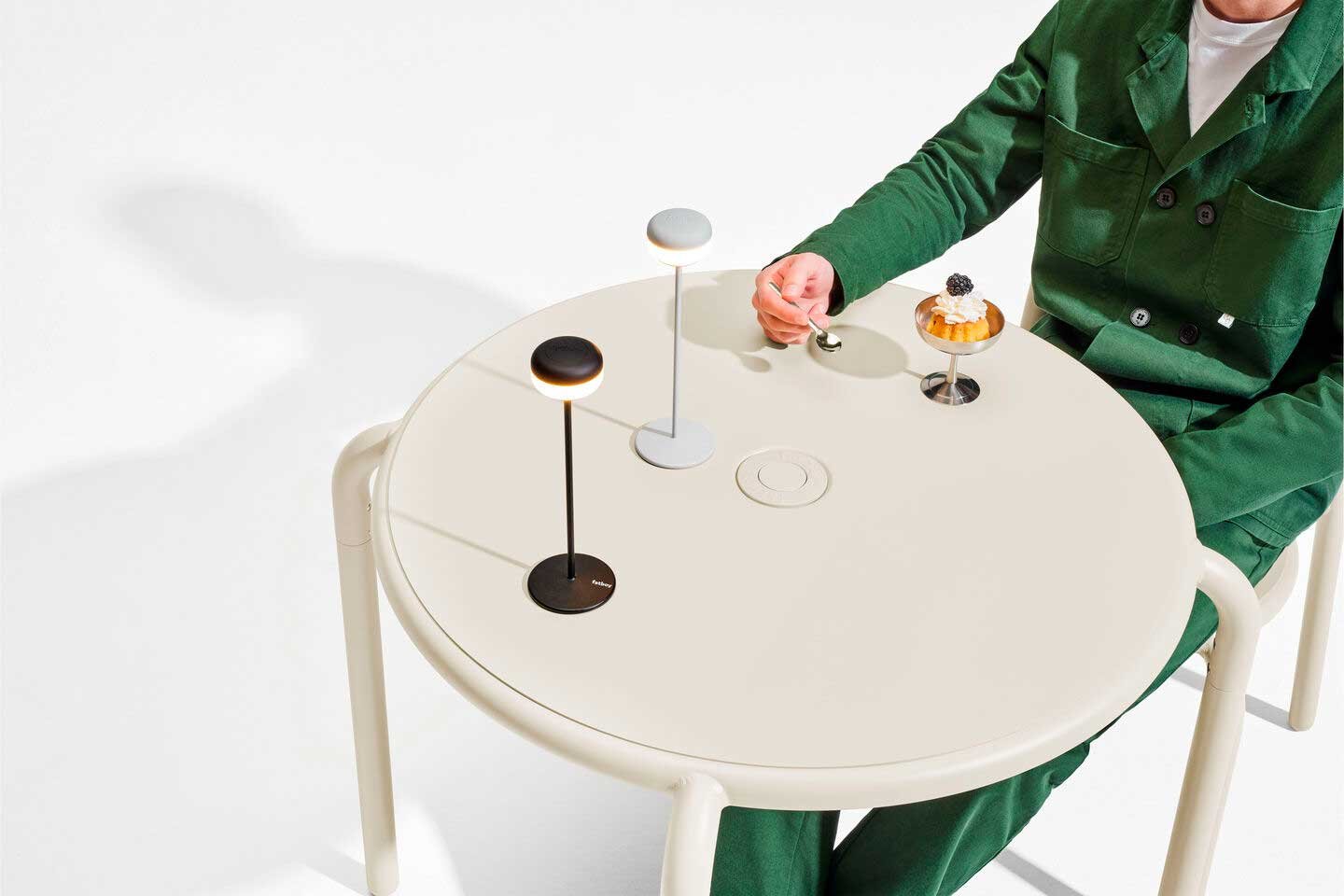 9149228 FATBOY CHEERIO BORDLAMPE TRÅDLØS LYS GRÅ 4