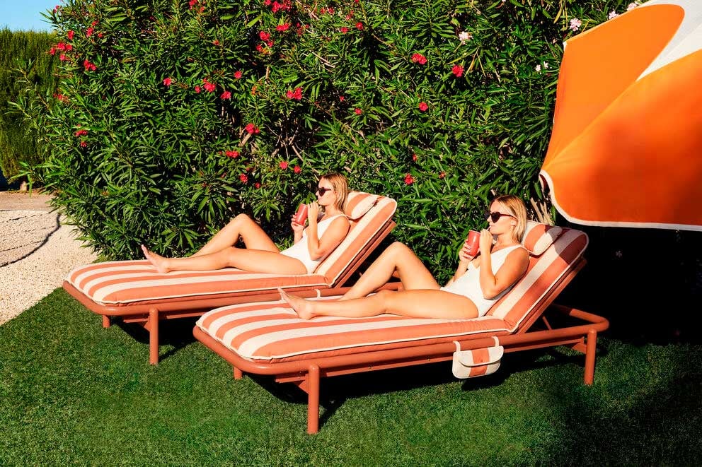 Fatboy Sunbun Daybed Terracotta Sahara Ambiance 02 107618