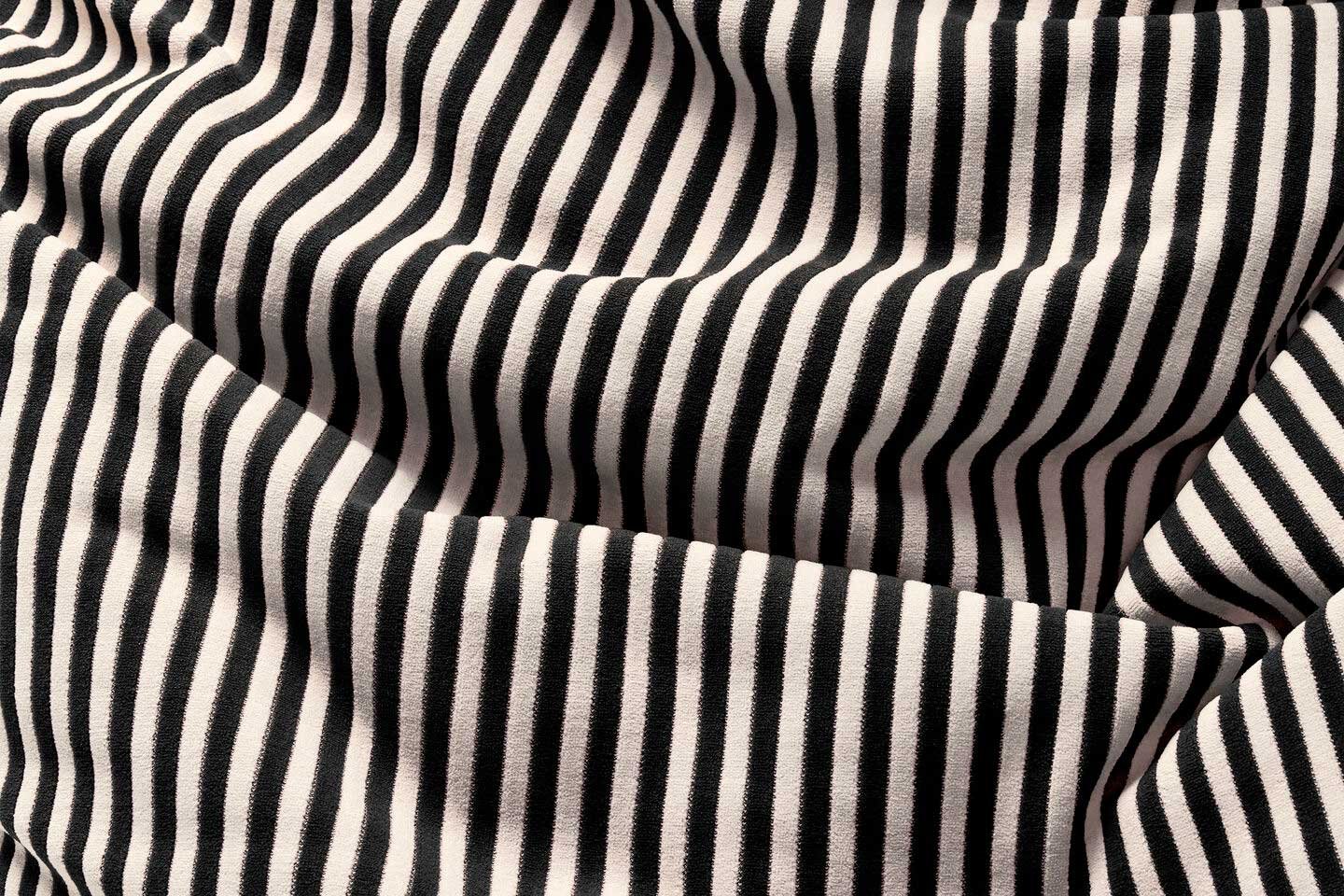 9149155 FATBOY SQUARE PILLOW TERRY PUDE SORT CREME 3