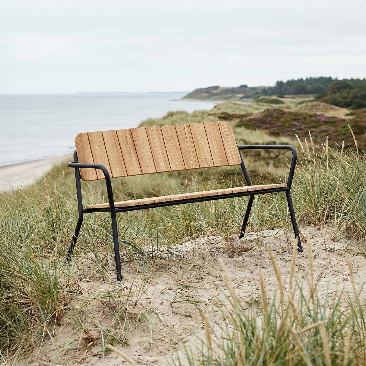 Variant 8603260 Kirra Patio Bench Noir Img 01 Lifestyle 1200X1200