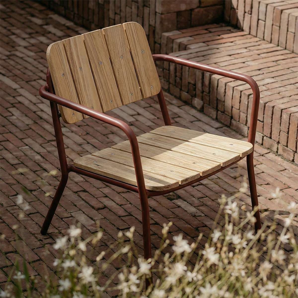 Variant 8603253 Kirra Lounge Patio Chair Chestnut IMG 05 Lifestyle 1200X1200