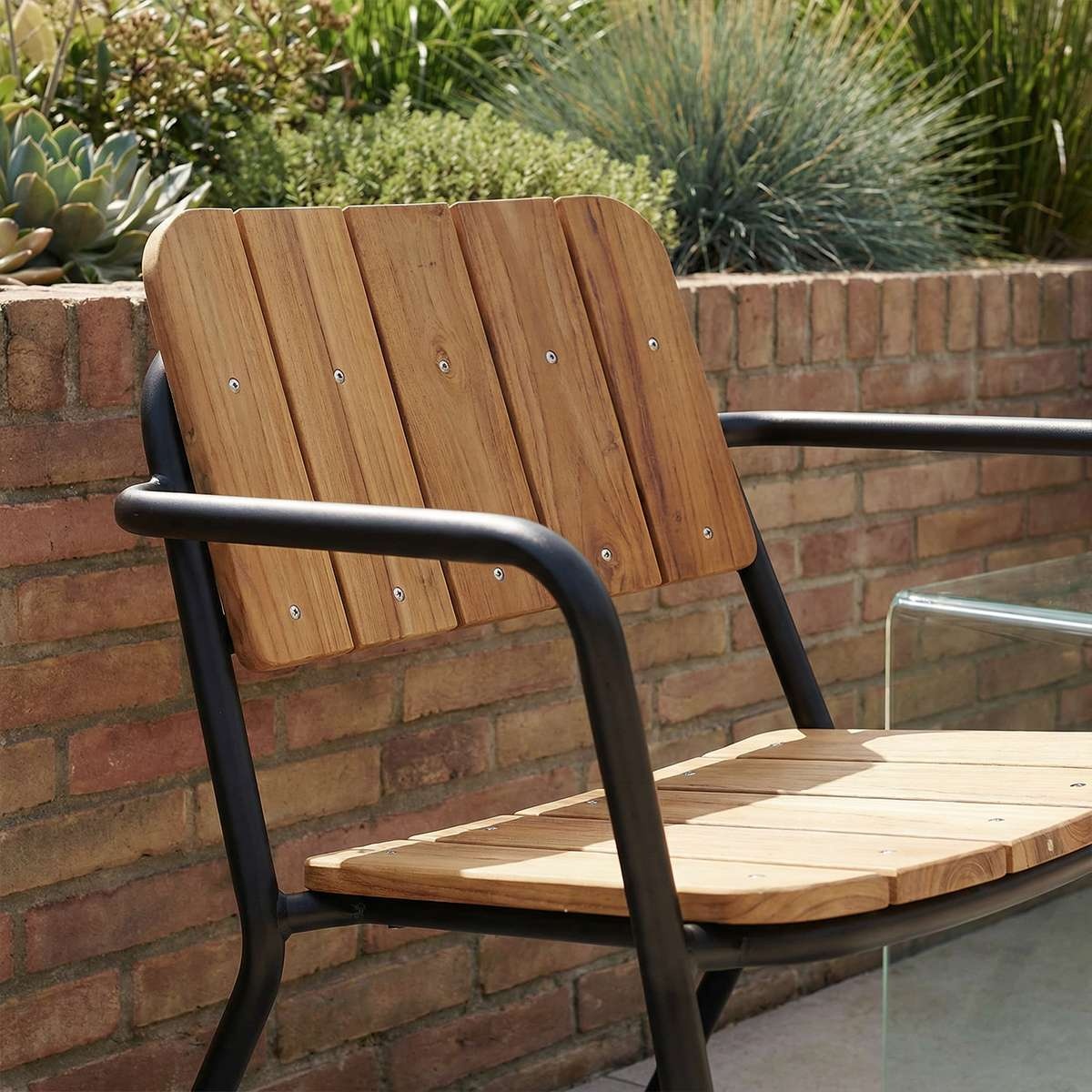 Variant 8603250 Kirra Lounge Patio Chair Noir IMG 05 Lifestyle 1200X1200