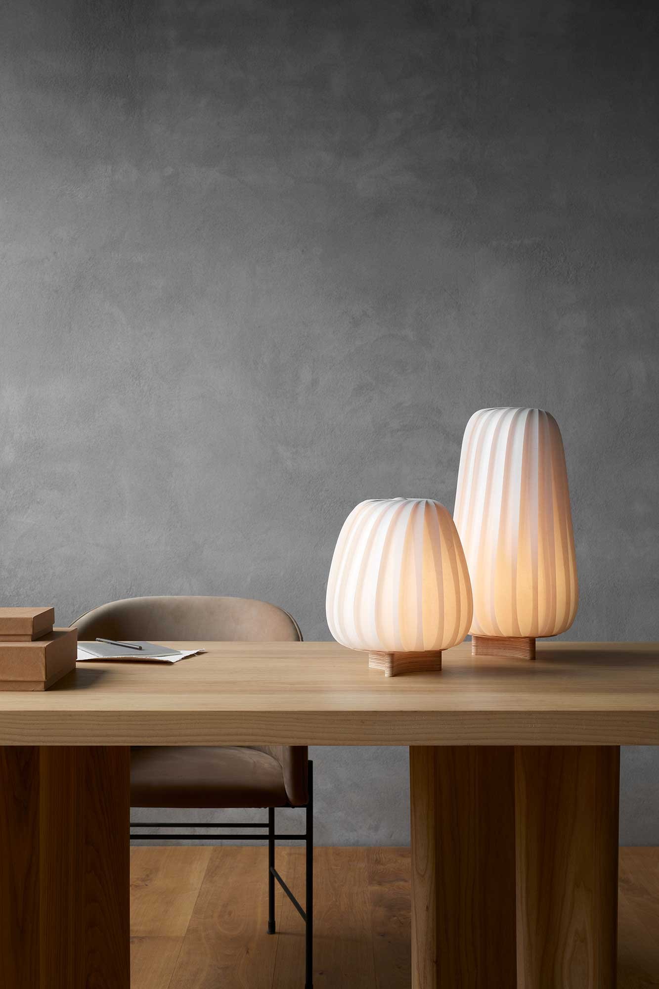 ST906 Table Paper White Light On