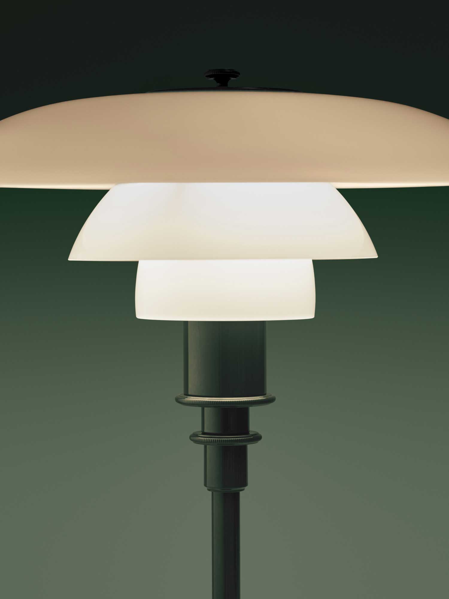9150203 AW26 PH 3 2 Table Green Marketing Close Up On 04
