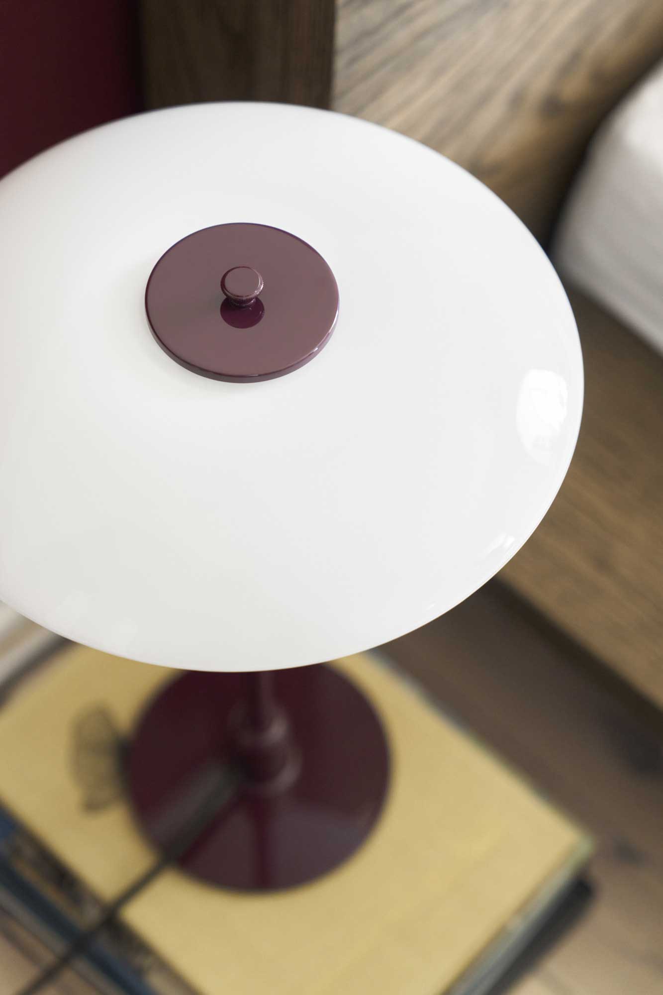 9150201 AW26 PH 3 2 Table Burgundy Interior Close Up OFF