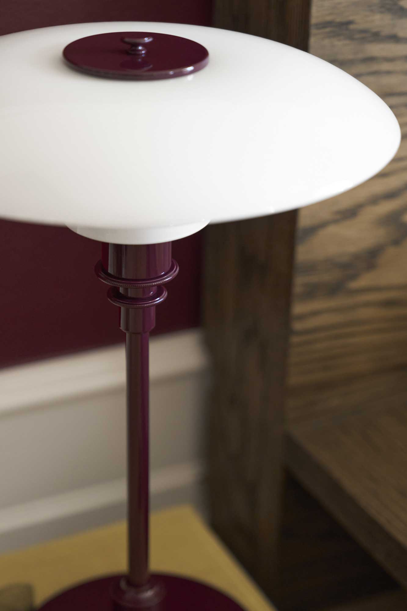 9150201 AW26 PH 3 2 Table Burgundy Interior Close Up ON