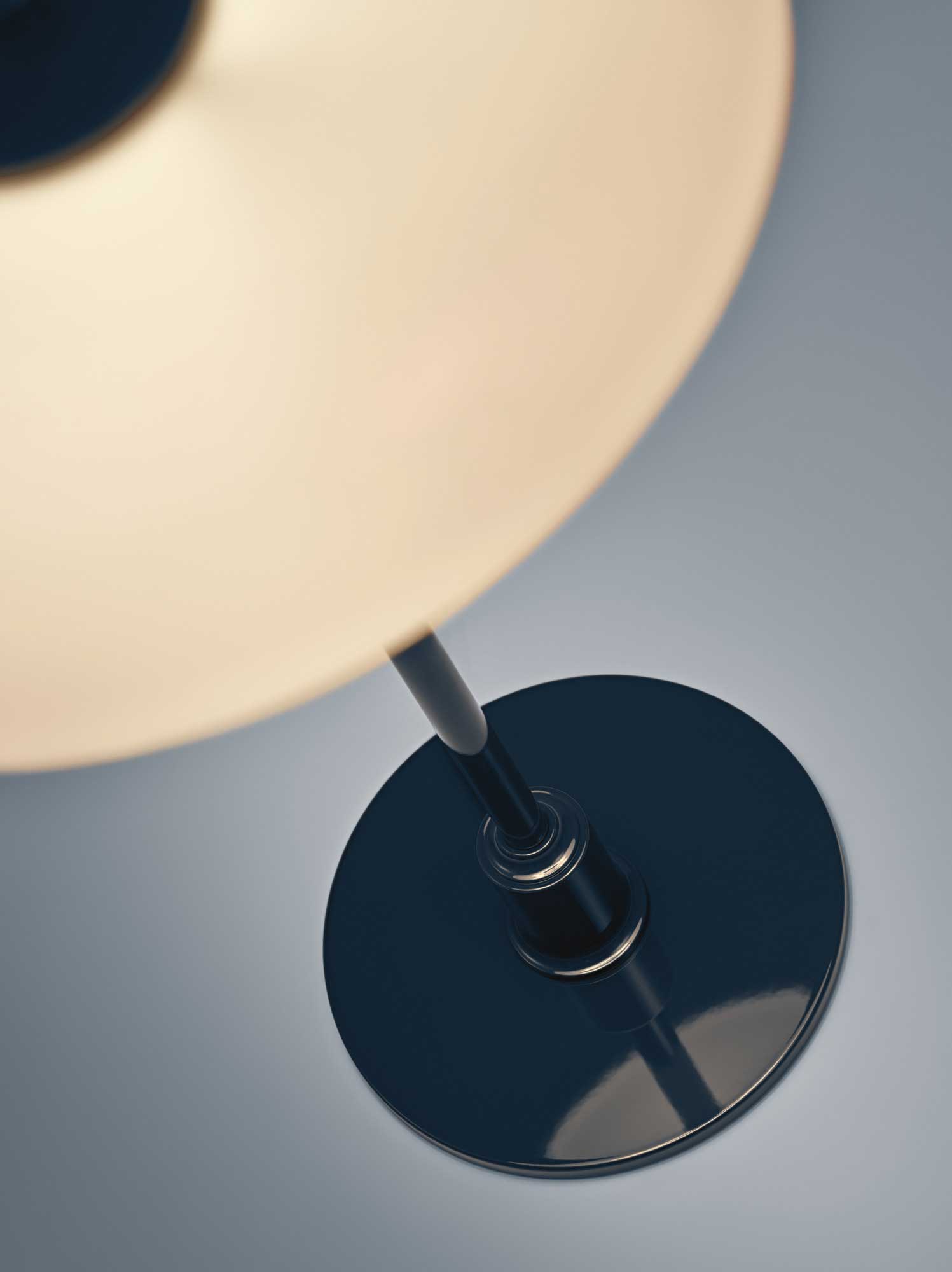 9150197 AW26 PH 2 1 Table Blue Marketing Close Up On 03