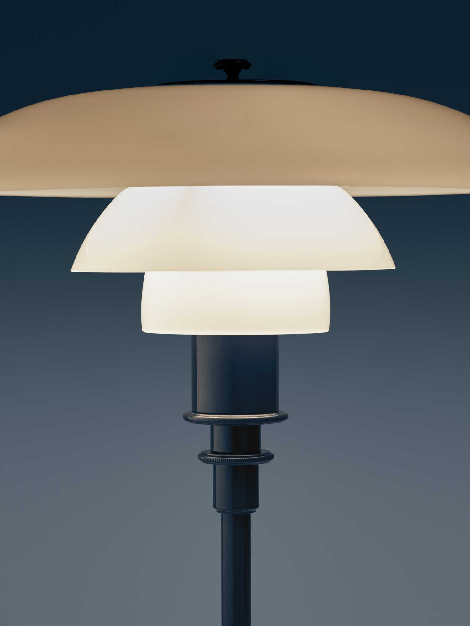 9150197 AW26 PH 2 1 Table Blue Marketing Close Up On 02
