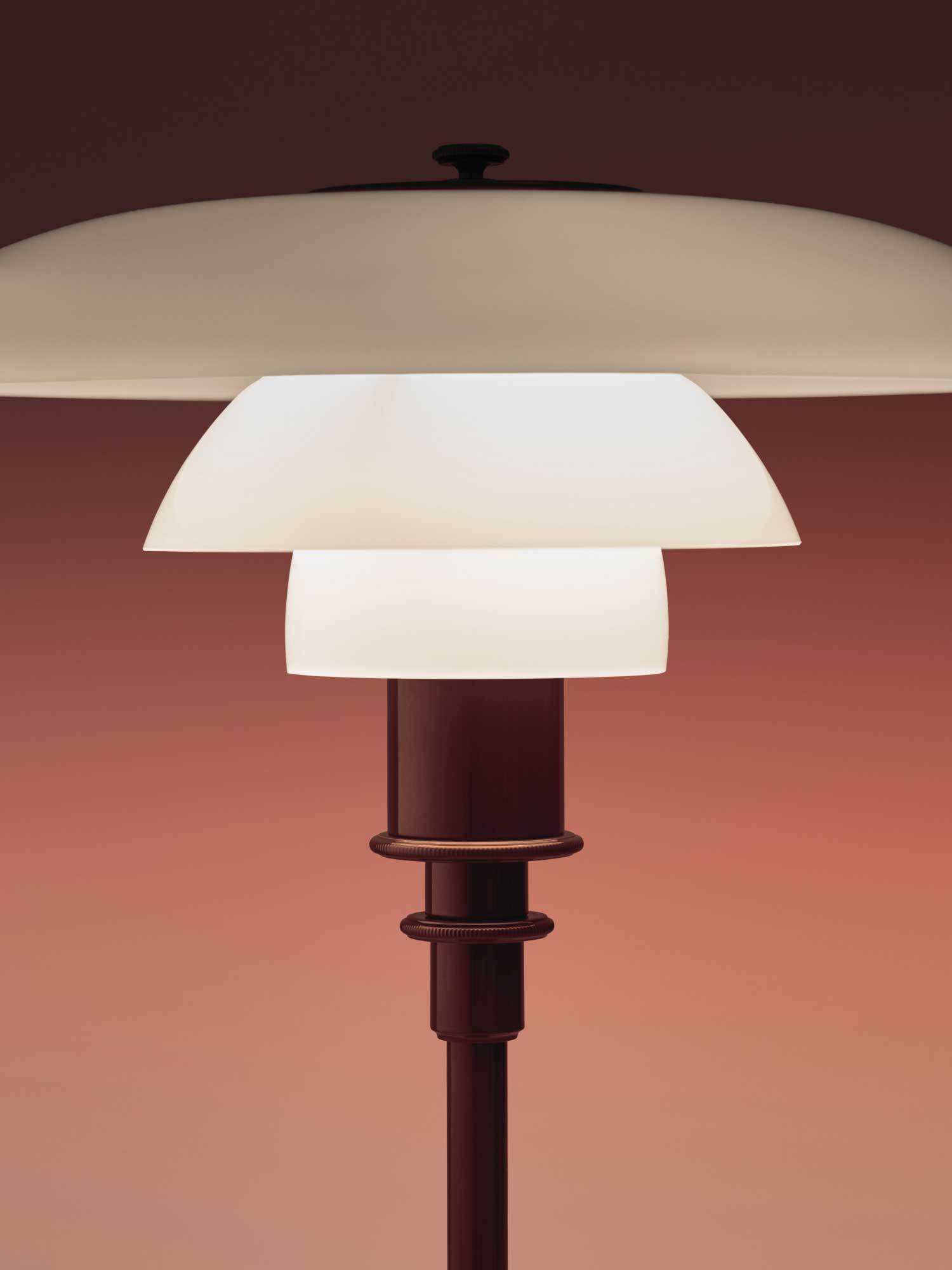 9150196 AW26 PH 2 1 Table Burgundy Marketing Close Up On 02