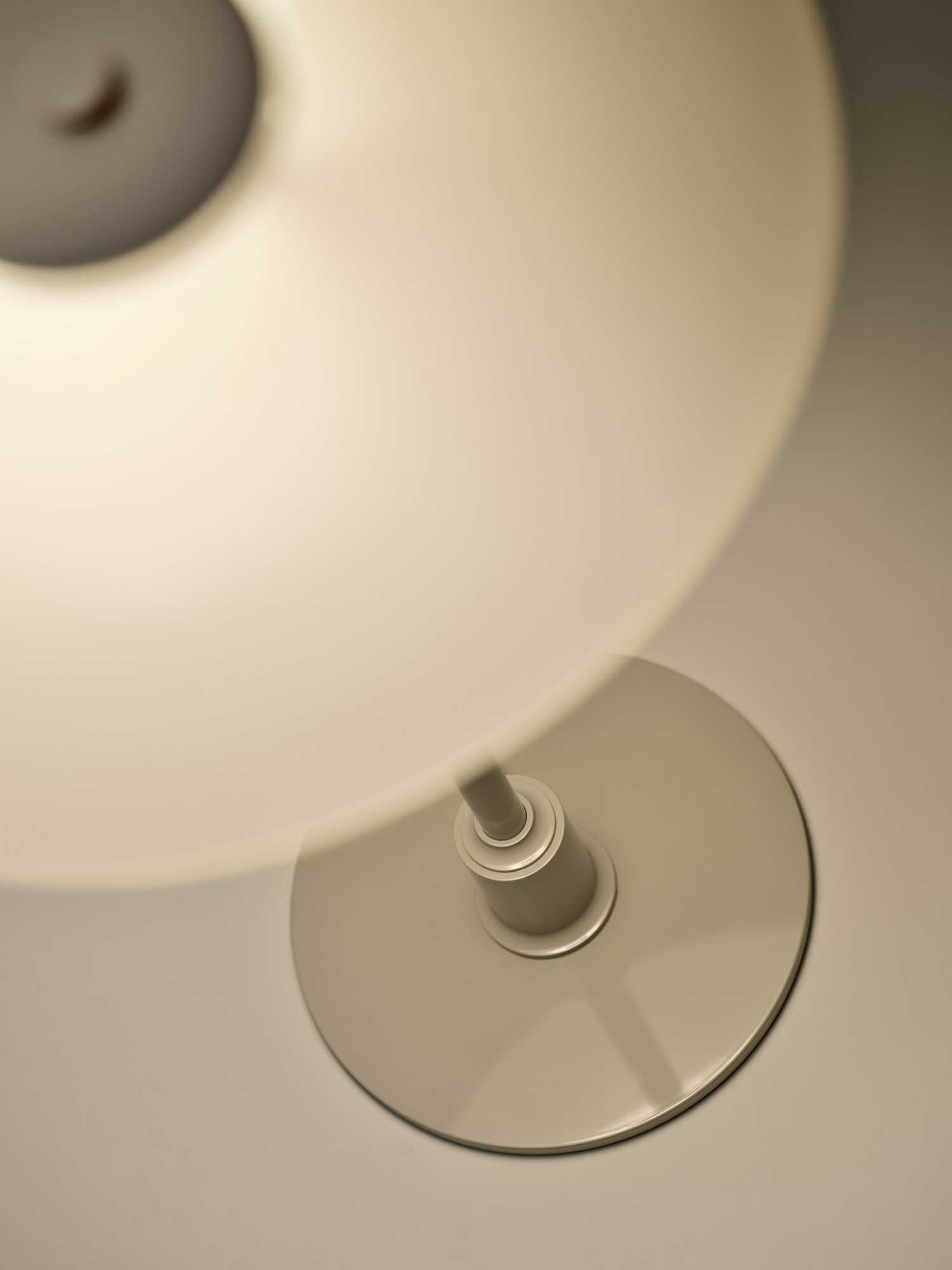 9150195 AW26 PH 2 1 Table Beige Marketing Close Up On 07