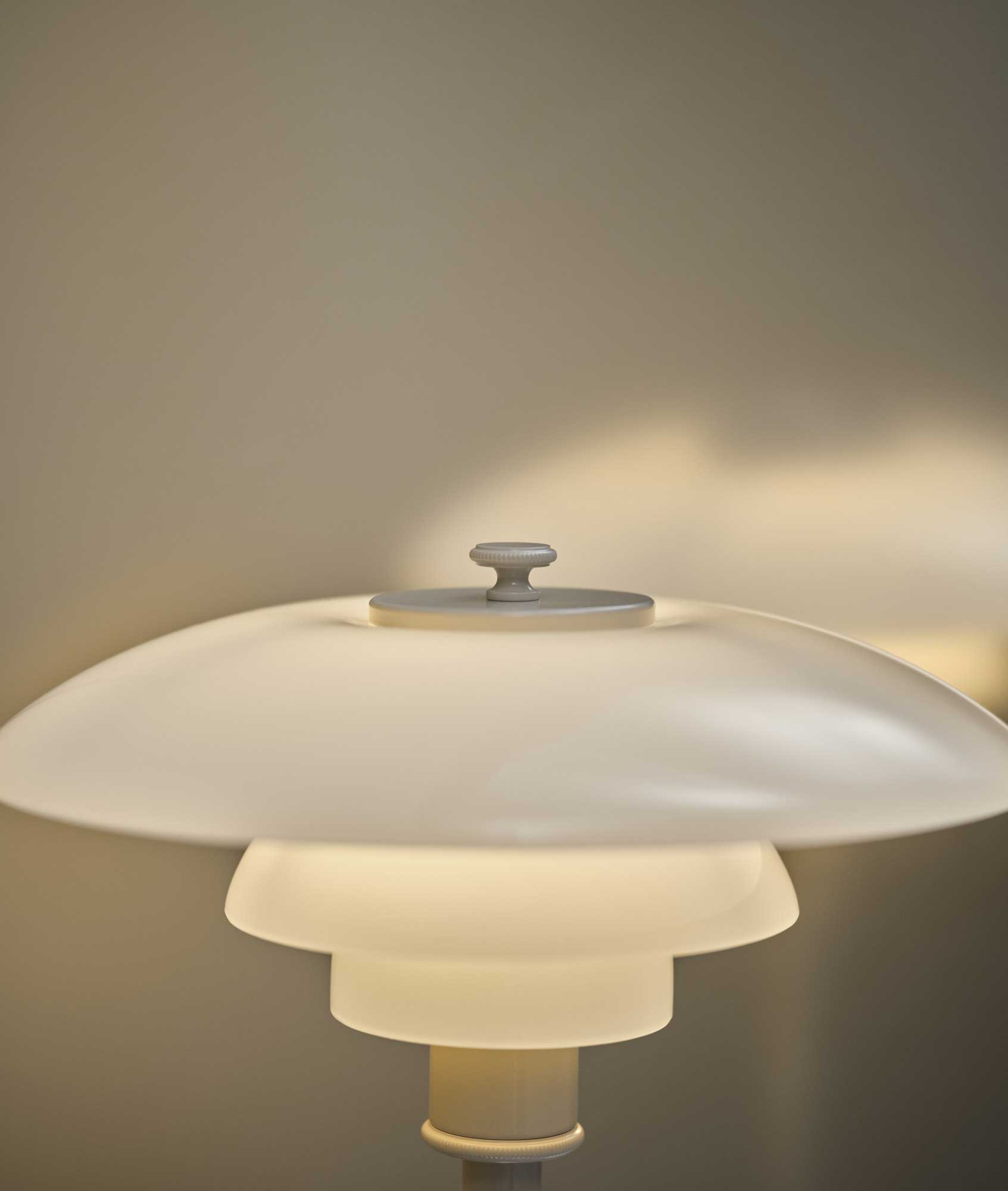 9150195 AW26 PH 2 1 Table Beige Marketing Close Up On 01