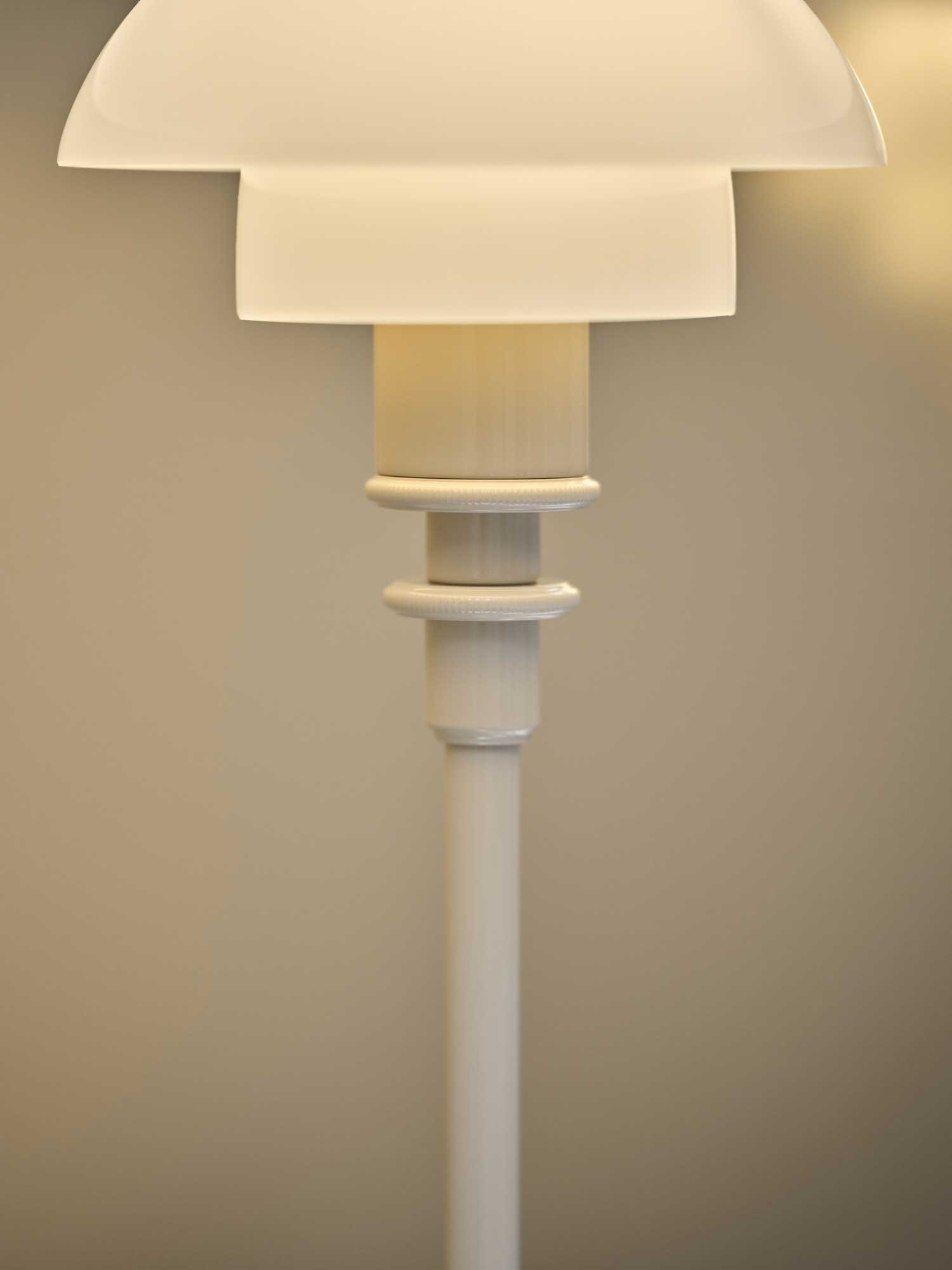 9150195 AW26 PH 2 1 Table Beige Marketing Close Up On 02