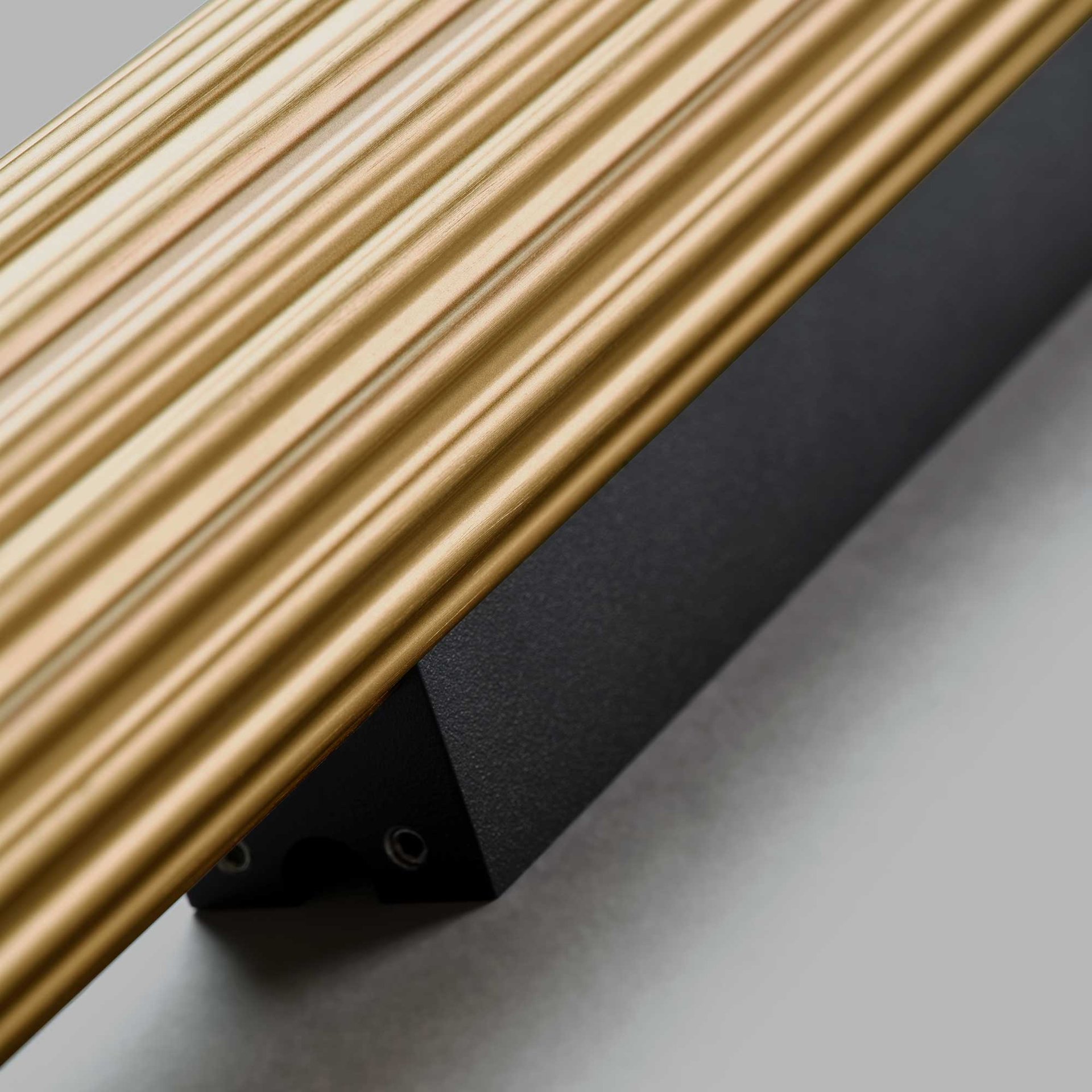 Velvet W1 Brass Detail 01 Lproduct