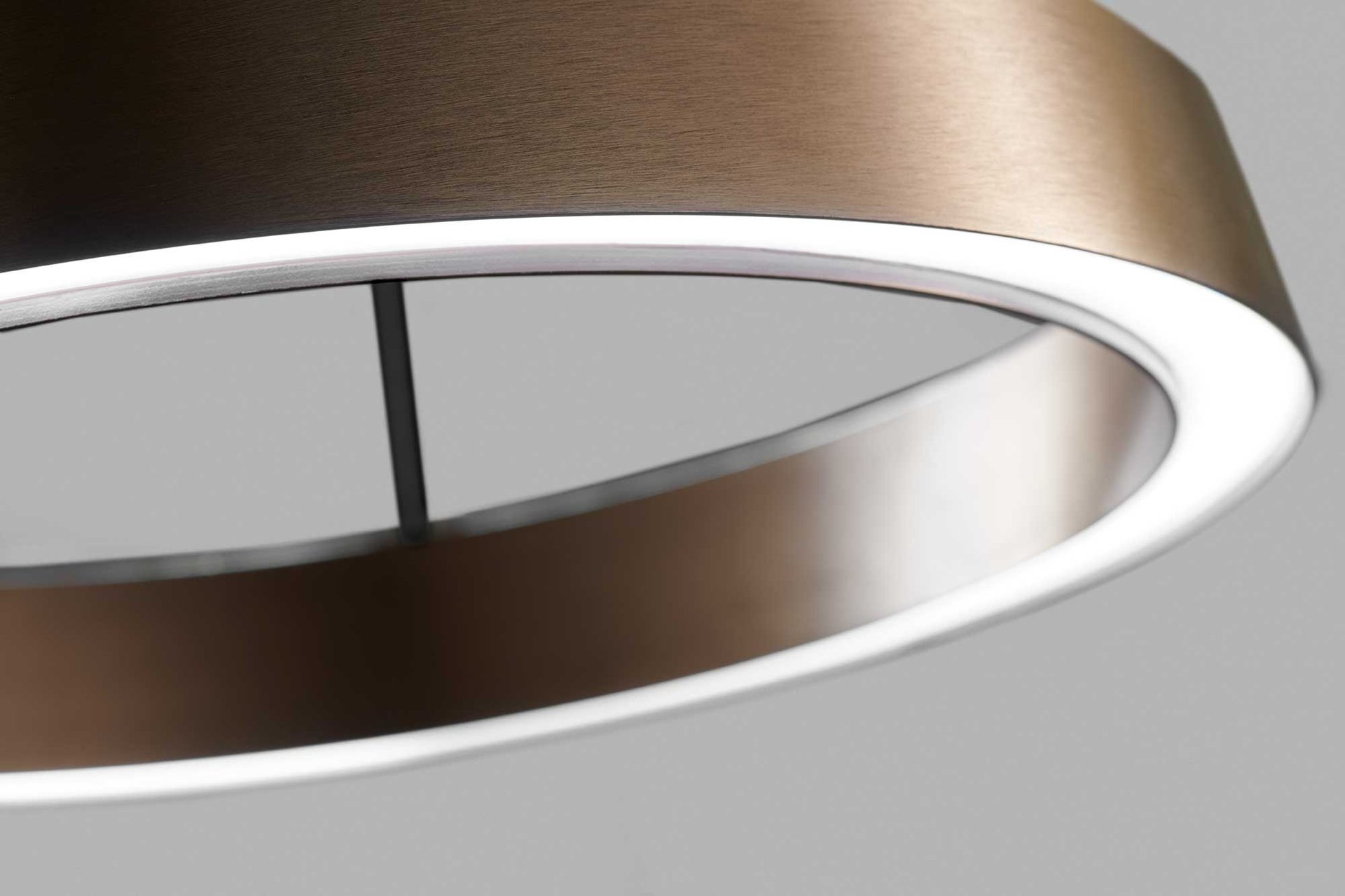 EDGE ROUND R500 Rose Gold Detail 2 270542