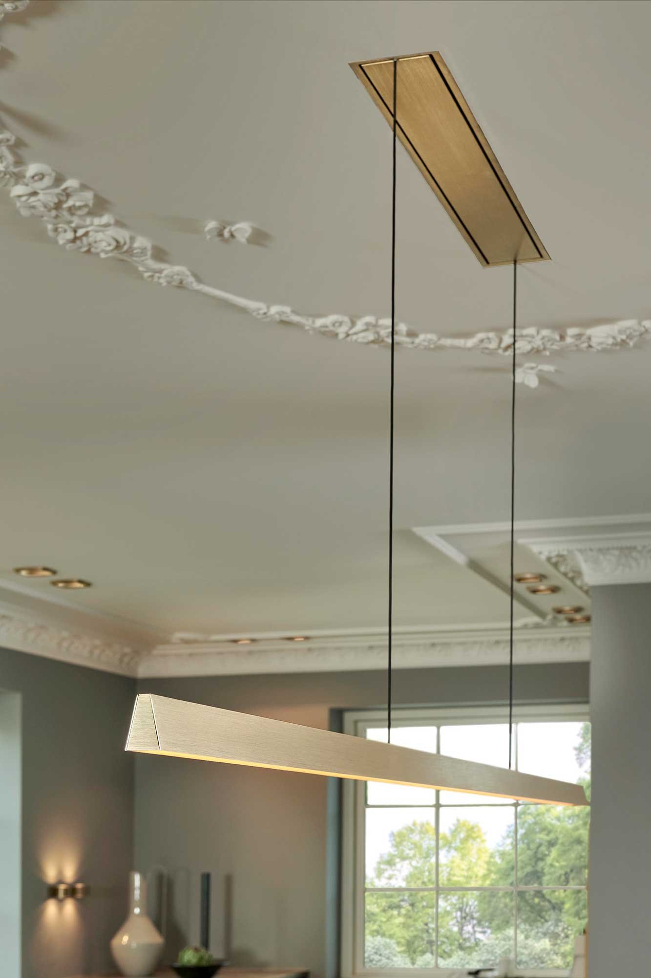 EDGE LINEAR S2000 Brass Lplifestyle V1 270566