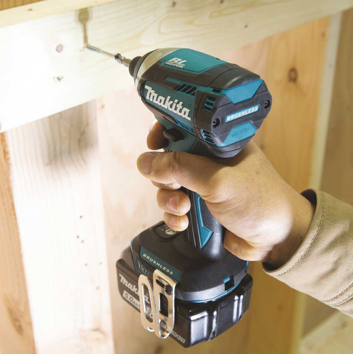 1884949 MAKITA SLAGSKRUETRÆKKER 18V